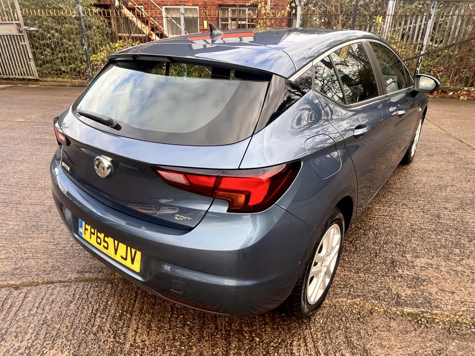 Vauxhall Astra 1.6 CDTi ecoTEC BlueInjection Design Hatchback 5dr Diesel Manual Euro 6 (110 ps)