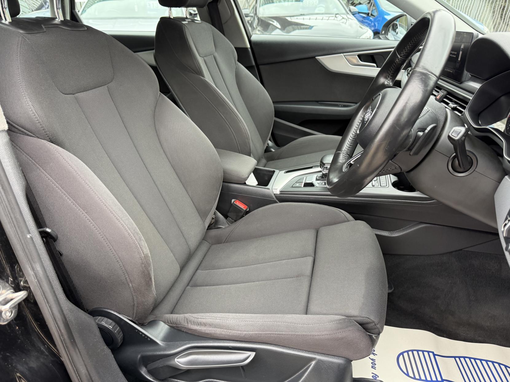 Audi A4 Avant 2.0 TDI Sport Estate 5dr Diesel S Tronic quattro Euro 6 (s/s) (190 ps)