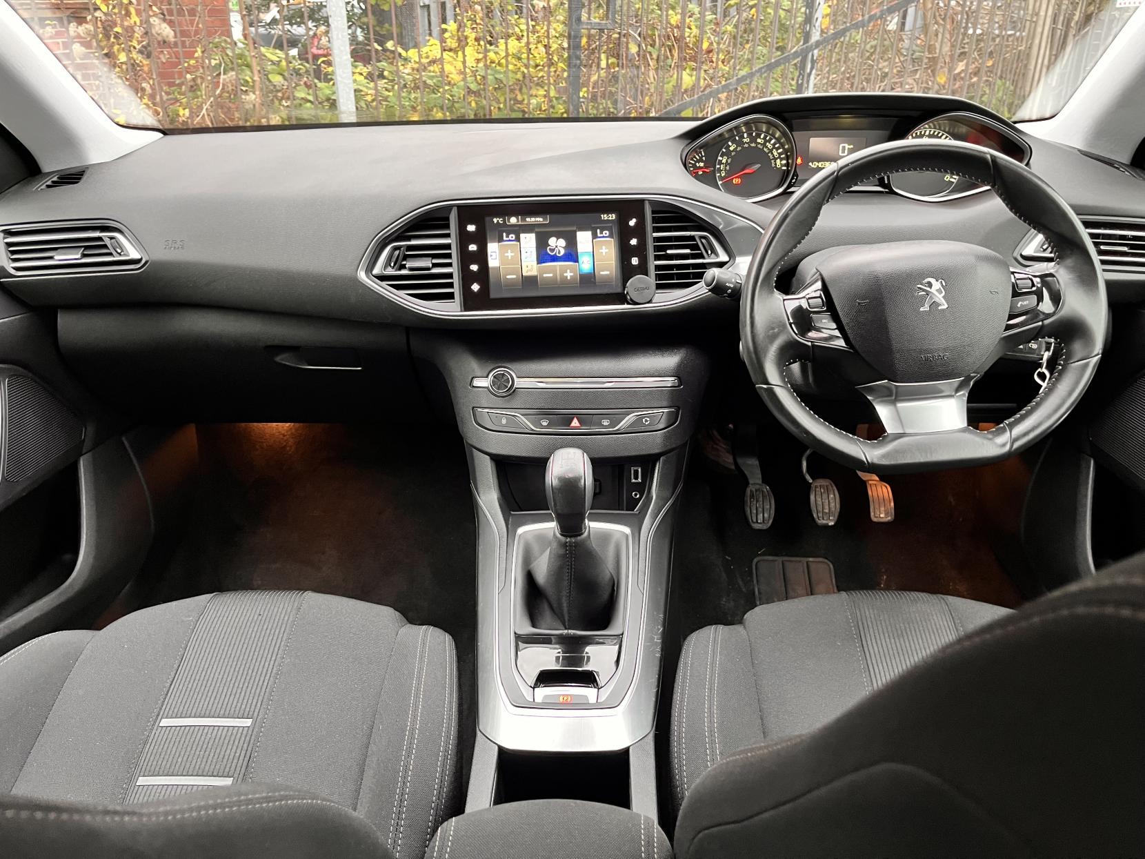 Peugeot 308 1.2 e-THP PureTech Allure Hatchback 5dr Petrol Manual Euro 6 (s/s) (110 ps)