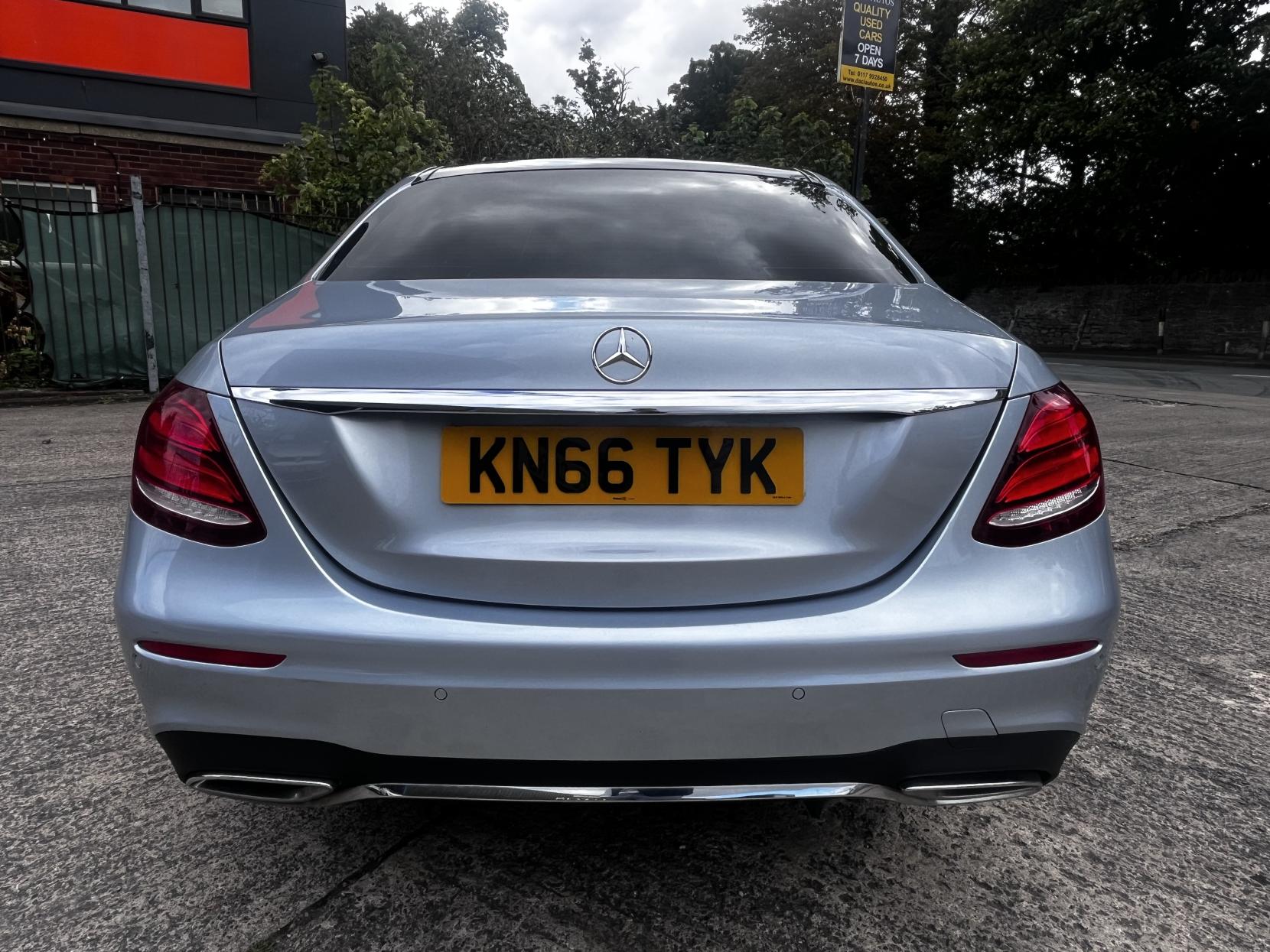 Mercedes-Benz E Class 2.0 E220d AMG Line (Premium Plus) Saloon 4dr Diesel G-Tronic+ Euro 6 (s/s) (194 ps)