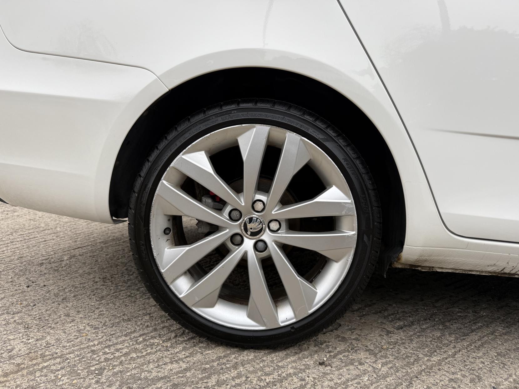 Skoda Fabia 1.4 TSI vRS Estate 5dr Petrol DSG Euro 5 (180 ps)