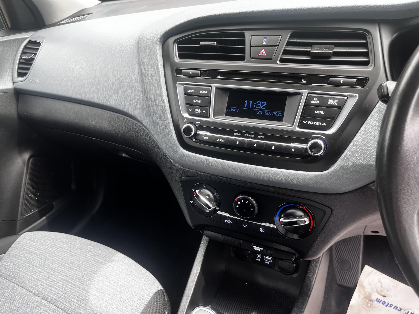 Hyundai i20 1.2 Blue Drive SE Hatchback 5dr Petrol Manual Euro 6 (s/s) (84 ps)