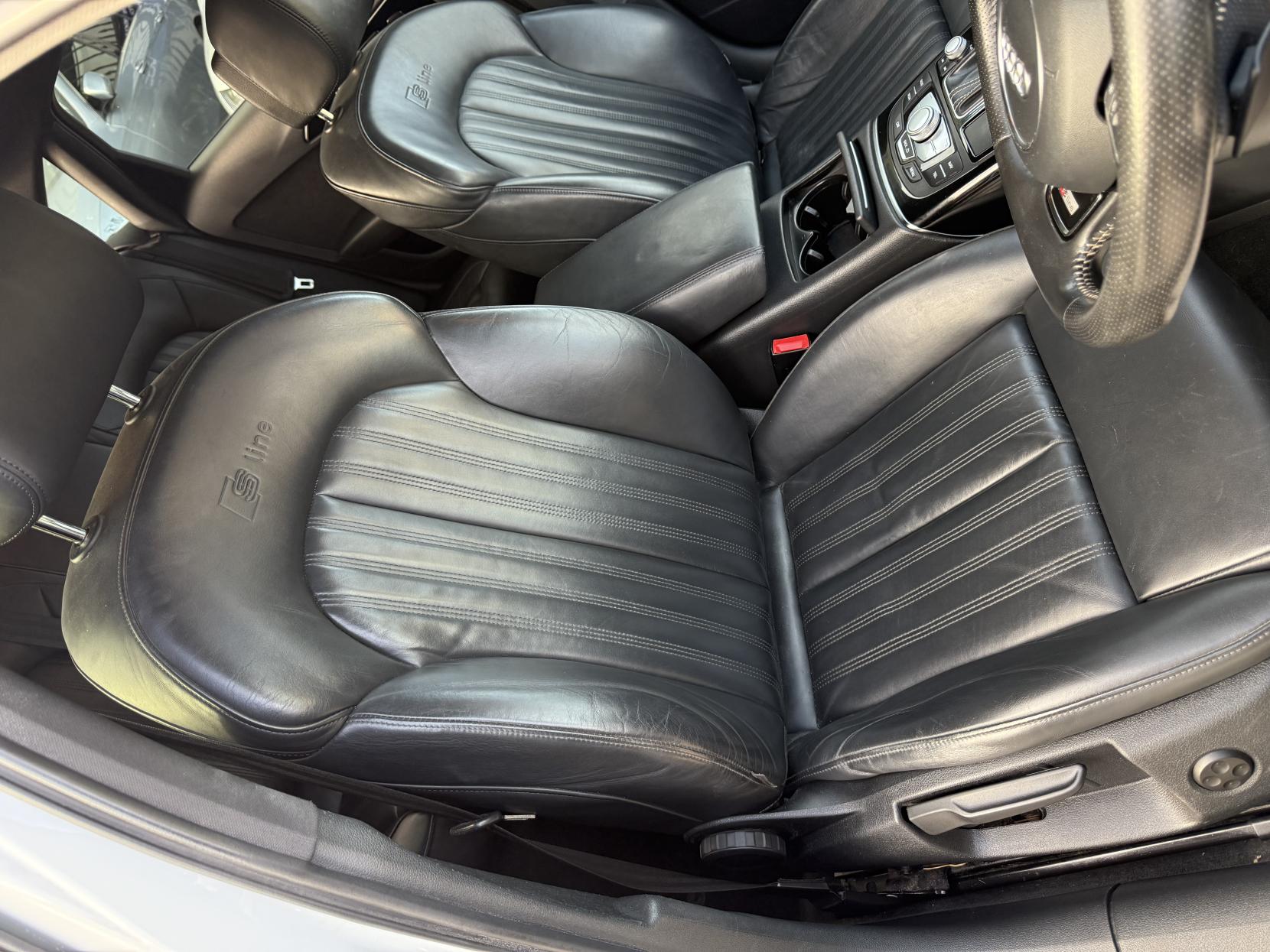 Audi A6 Saloon 2.0 TDI ultra Black Edition Saloon 4dr Diesel S Tronic Euro 6 (s/s) (190 ps)