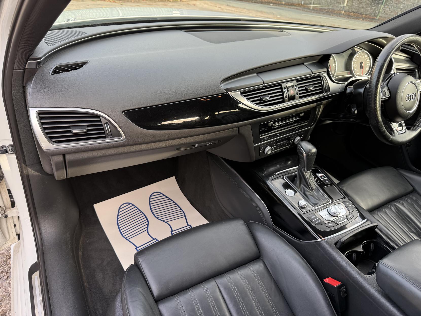 Audi A6 Saloon 2.0 TDI ultra Black Edition Saloon 4dr Diesel S Tronic Euro 6 (s/s) (190 ps)