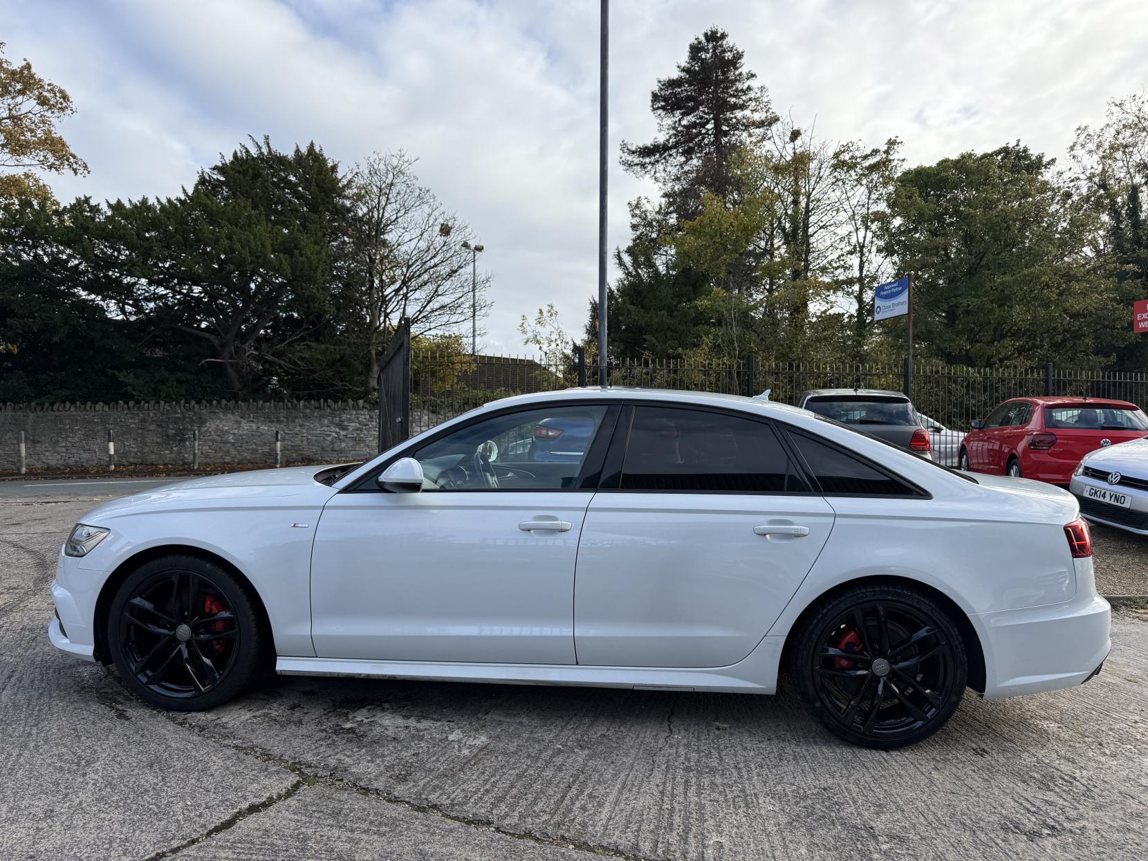 Audi A6 Saloon 2.0 TDI ultra Black Edition Saloon 4dr Diesel S Tronic Euro 6 (s/s) (190 ps)