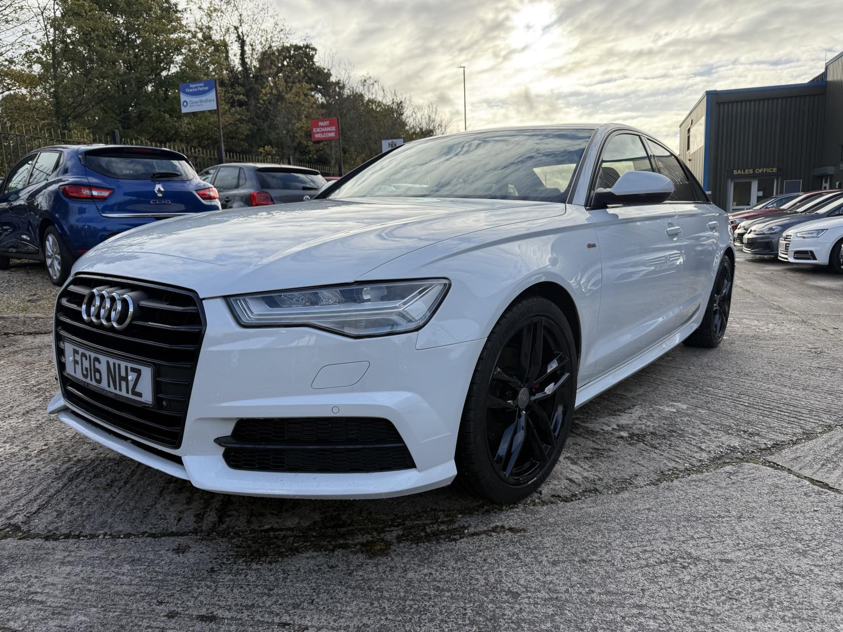 Audi A6 Saloon 2.0 TDI ultra Black Edition Saloon 4dr Diesel S Tronic Euro 6 (s/s) (190 ps)