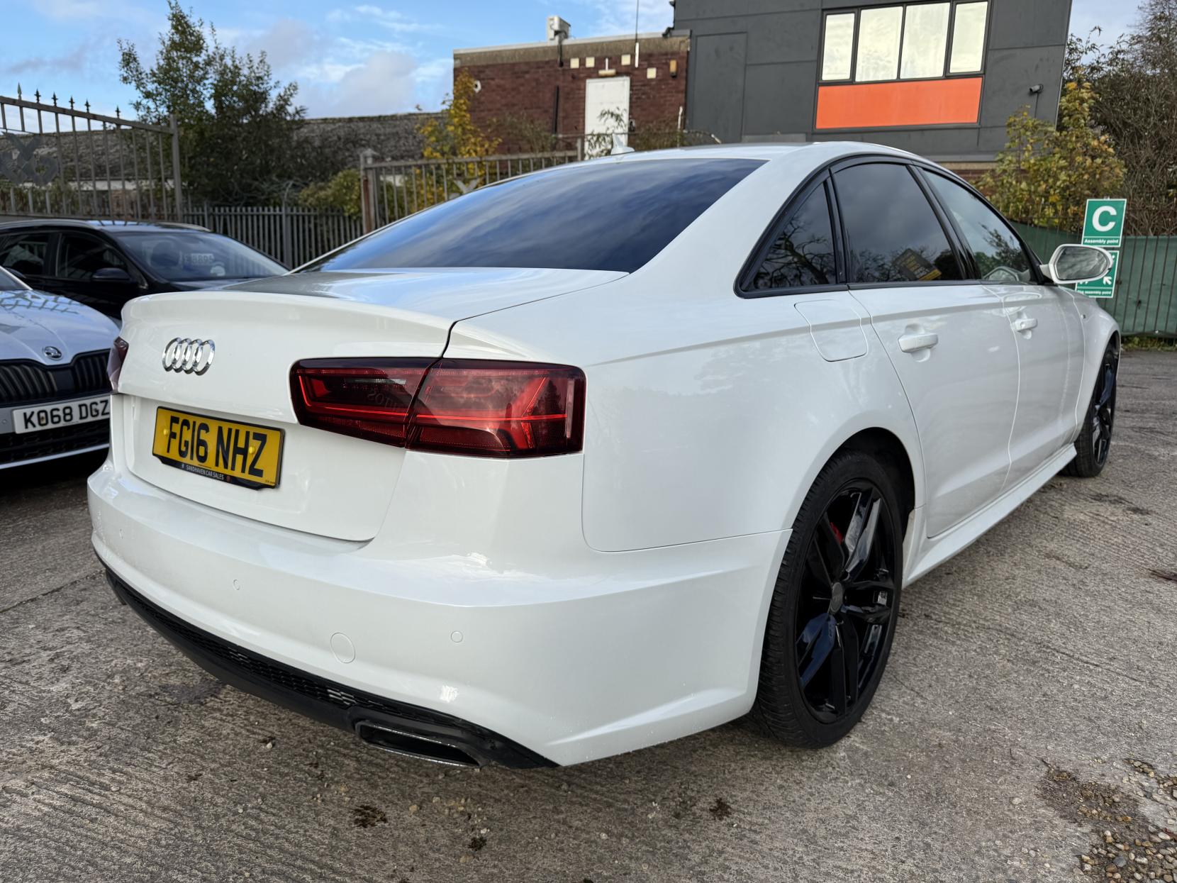 Audi A6 Saloon 2.0 TDI ultra Black Edition Saloon 4dr Diesel S Tronic Euro 6 (s/s) (190 ps)