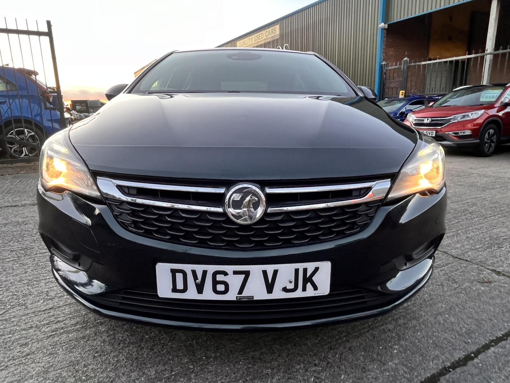 Vauxhall Astra 1.0i Turbo ecoTEC SRi Nav Hatchback 5dr Petrol Manual Euro 6 (s/s) (105 ps)