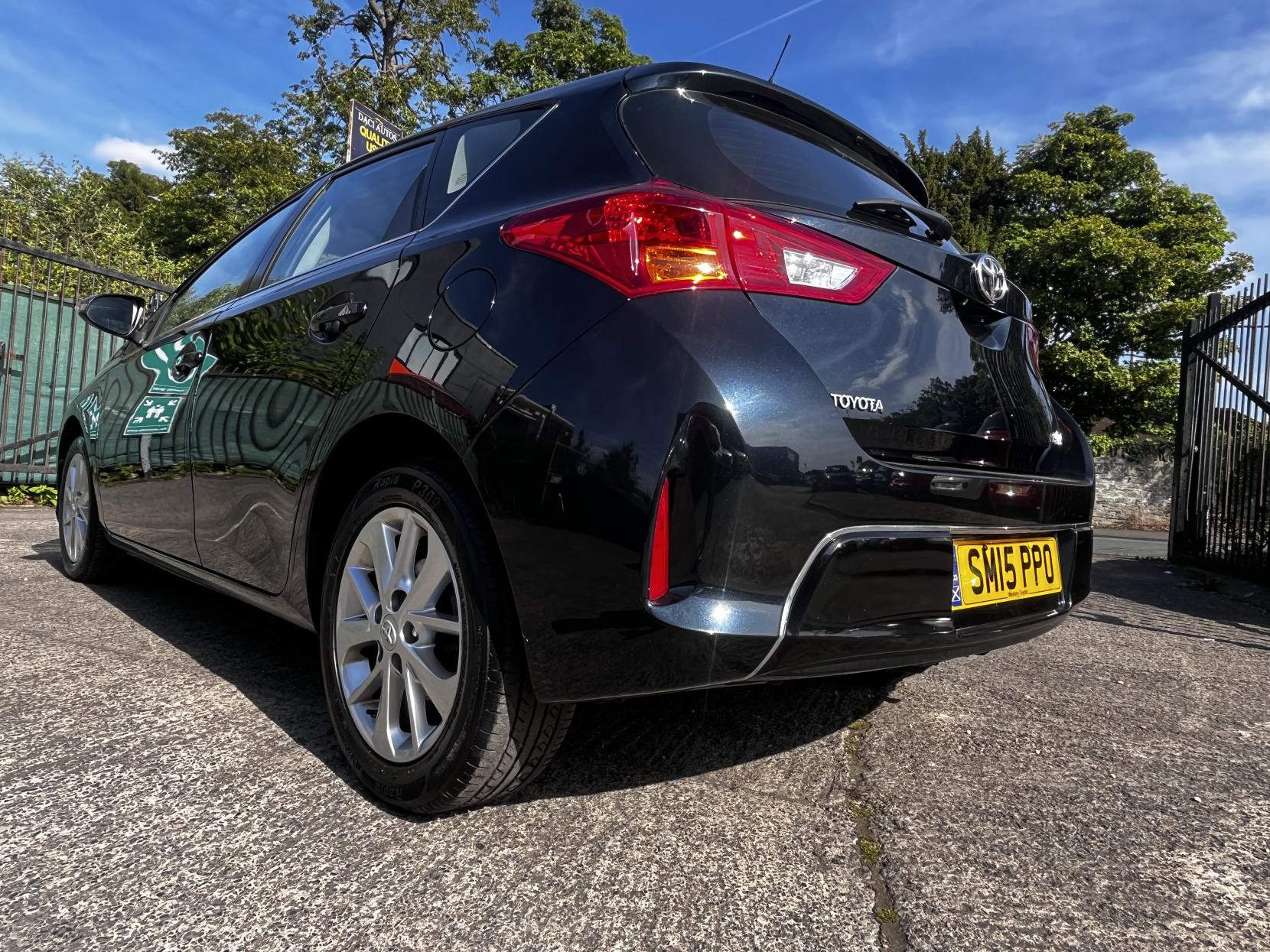 Toyota Auris 1.33 Dual VVT-i Icon Hatchback 5dr Petrol Manual Euro 5 (s/s) (101 ps)