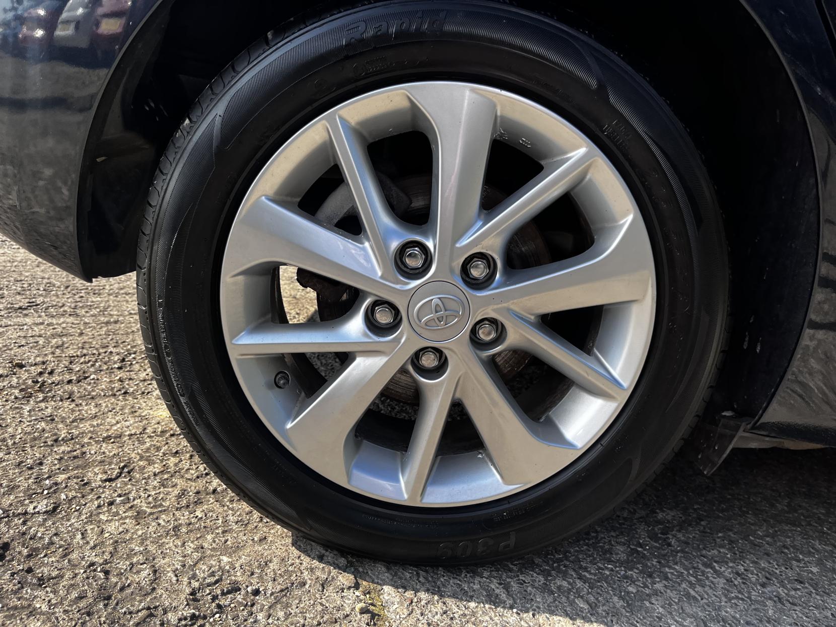 Toyota Auris 1.33 Dual VVT-i Icon Hatchback 5dr Petrol Manual Euro 5 (s/s) (101 ps)