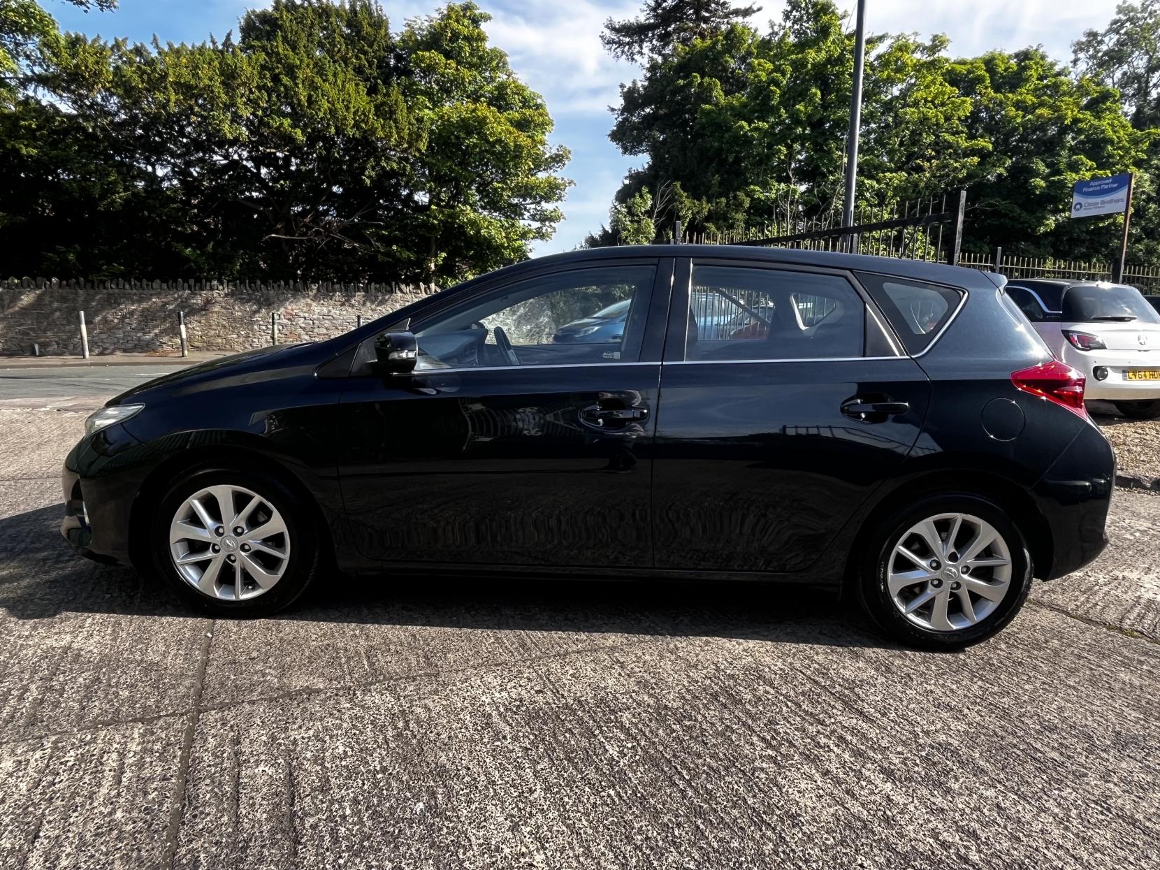 Toyota Auris 1.33 Dual VVT-i Icon Hatchback 5dr Petrol Manual Euro 5 (s/s) (101 ps)
