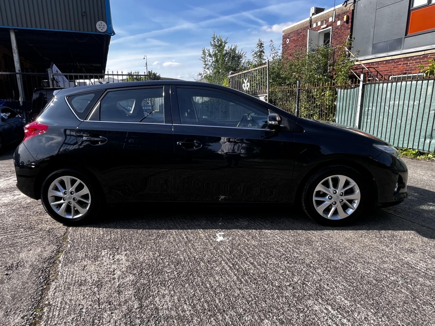 Toyota Auris 1.33 Dual VVT-i Icon Hatchback 5dr Petrol Manual Euro 5 (s/s) (101 ps)