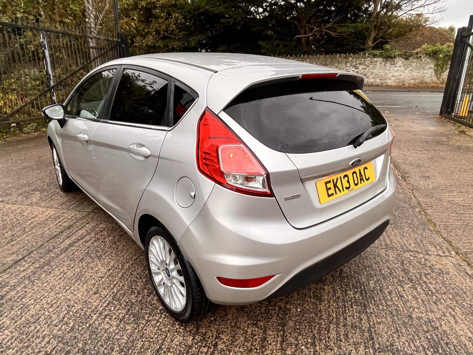 Ford Fiesta 1.0T EcoBoost Titanium Hatchback 5dr Petrol Manual Euro 5 (s/s) (100 ps)