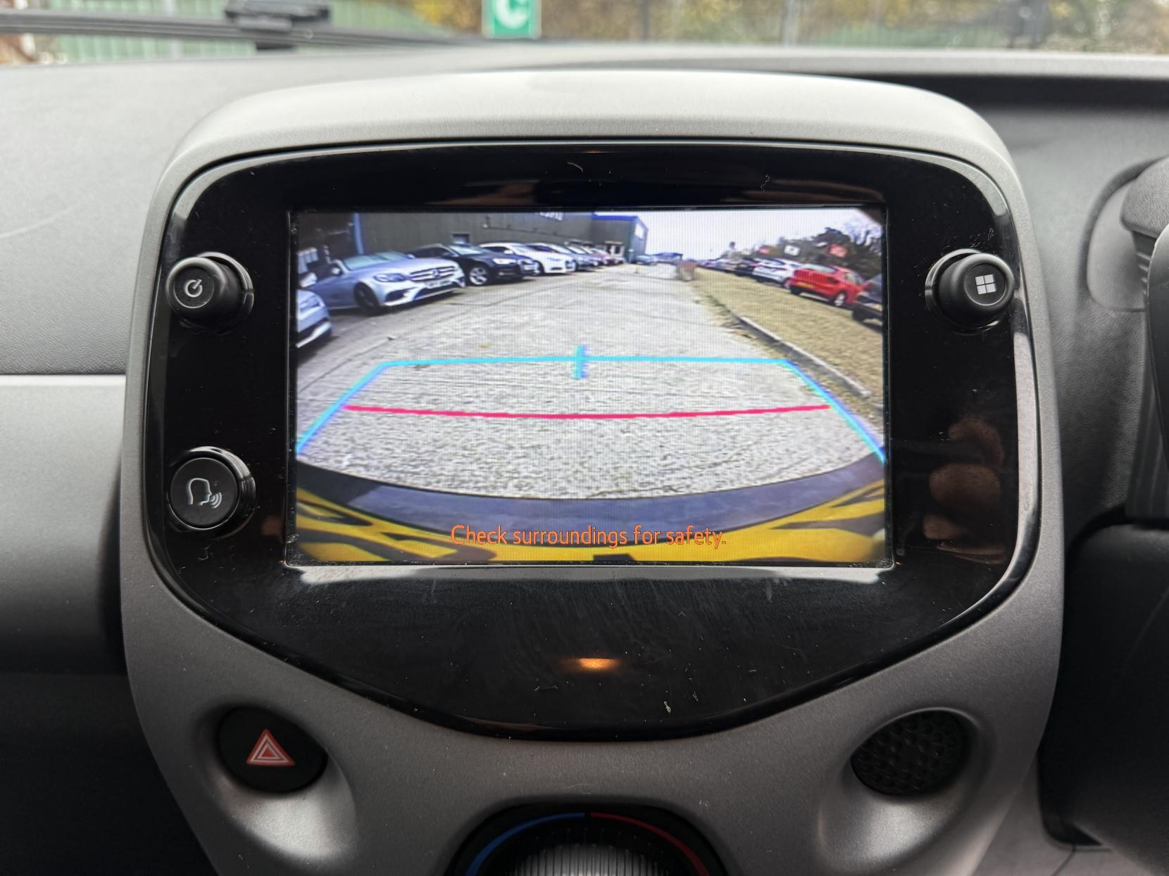 Toyota AYGO 1.0 VVT-i x-play Hatchback 5dr Petrol Manual Euro 6 (71 ps)