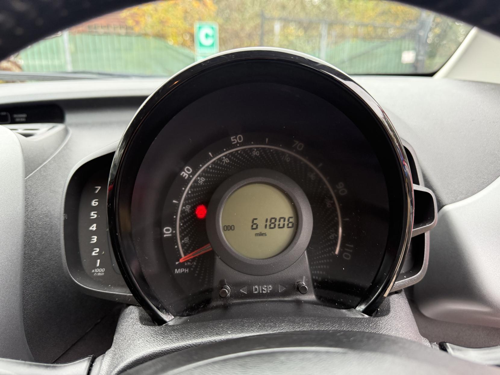 Toyota AYGO 1.0 VVT-i x-play Hatchback 5dr Petrol Manual Euro 6 (71 ps)