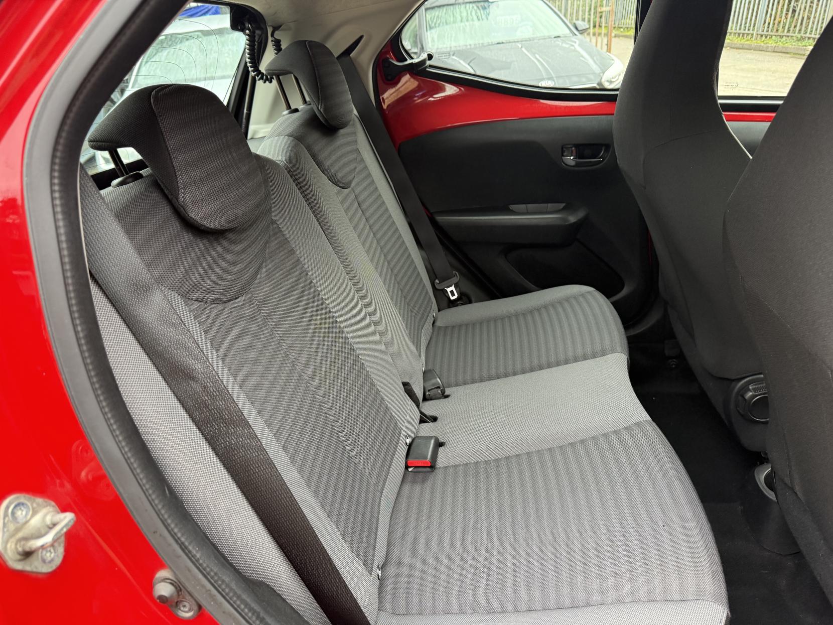 Toyota AYGO 1.0 VVT-i x-play Hatchback 5dr Petrol Manual Euro 6 (71 ps)