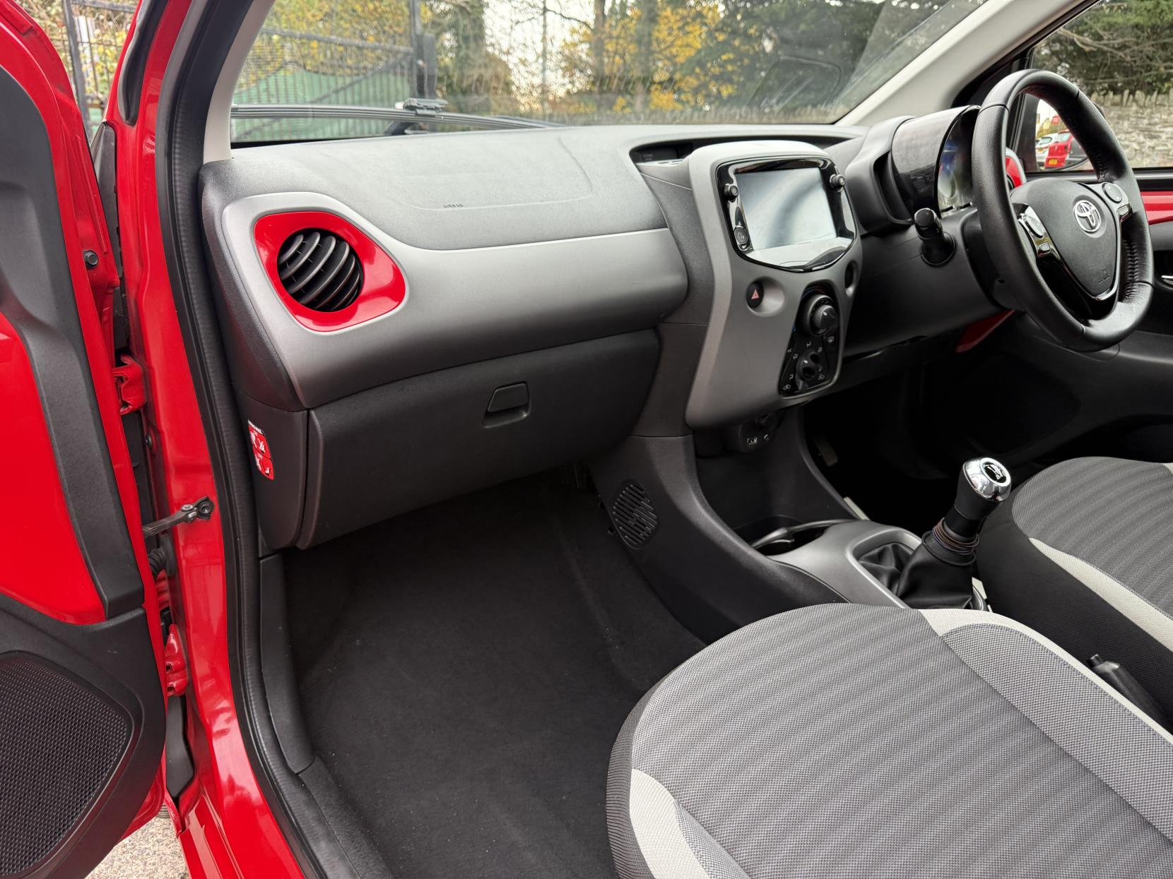 Toyota AYGO 1.0 VVT-i x-play Hatchback 5dr Petrol Manual Euro 6 (71 ps)