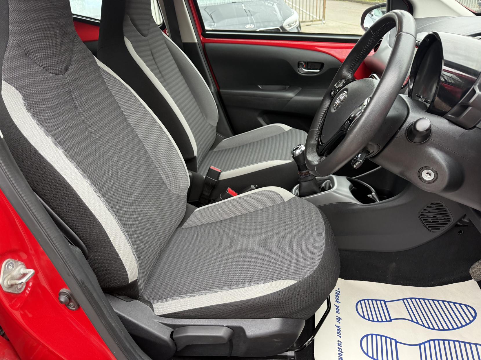 Toyota AYGO 1.0 VVT-i x-play Hatchback 5dr Petrol Manual Euro 6 (71 ps)