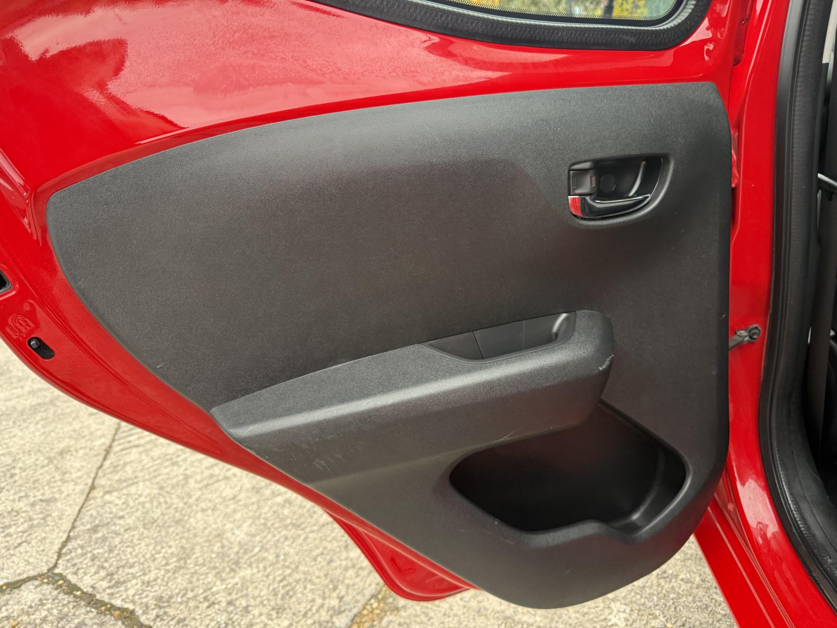 Toyota AYGO 1.0 VVT-i x-play Hatchback 5dr Petrol Manual Euro 6 (71 ps)