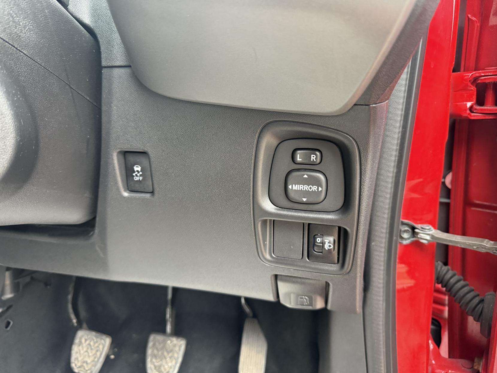 Toyota AYGO 1.0 VVT-i x-play Hatchback 5dr Petrol Manual Euro 6 (71 ps)