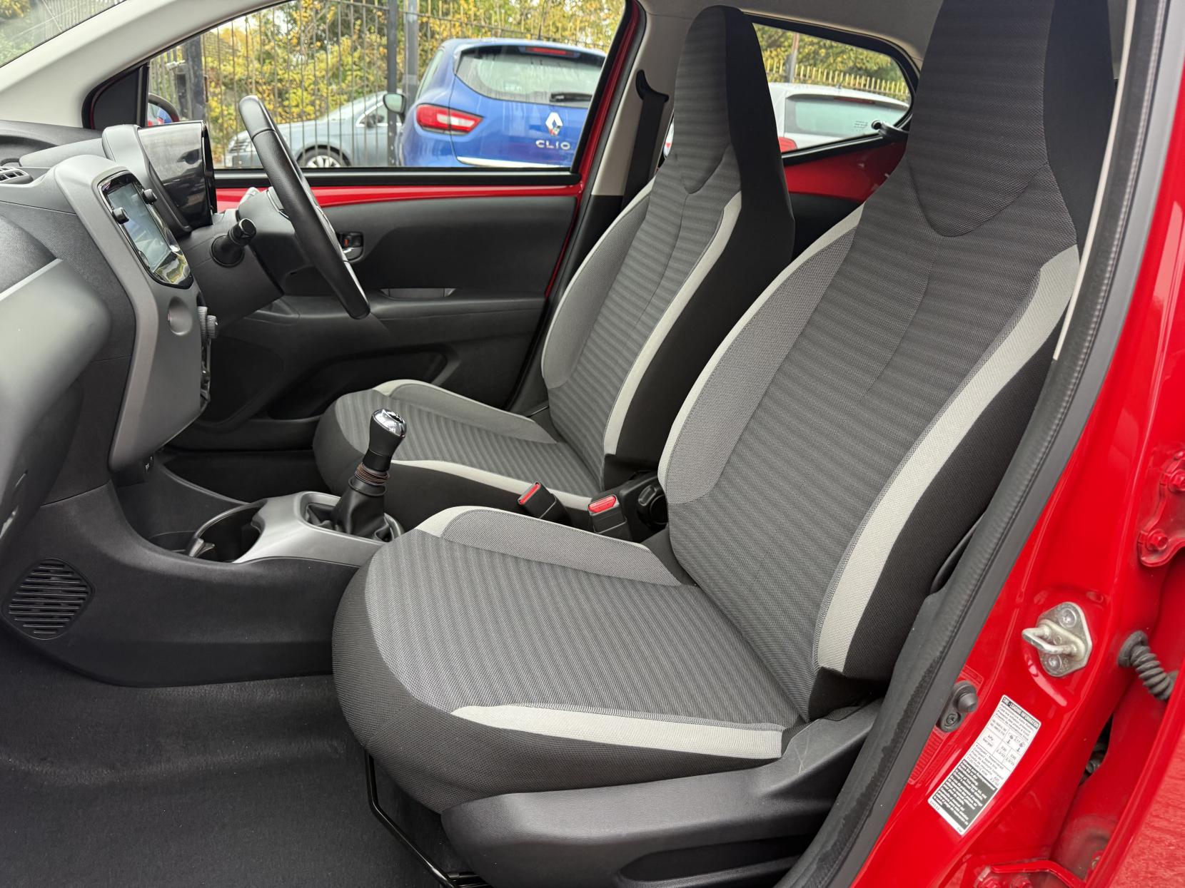 Toyota AYGO 1.0 VVT-i x-play Hatchback 5dr Petrol Manual Euro 6 (71 ps)