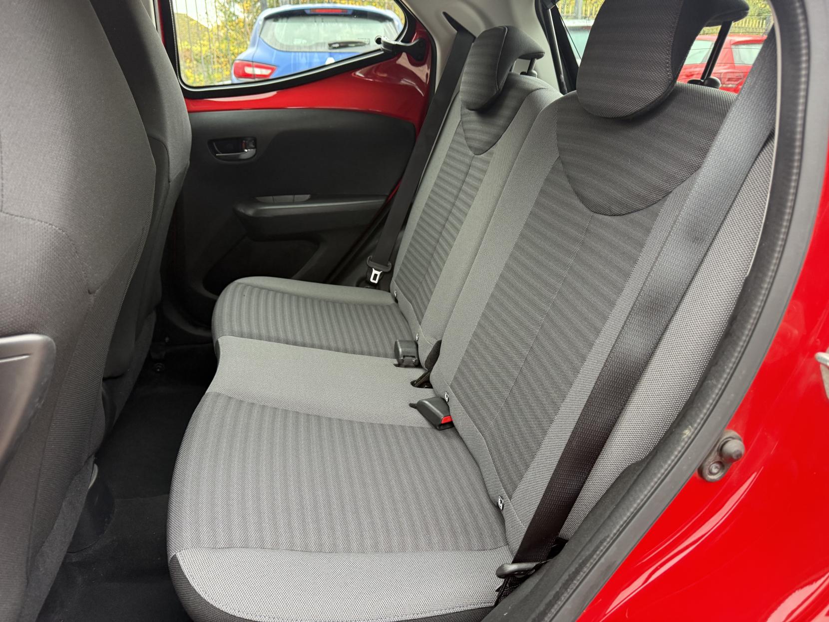 Toyota AYGO 1.0 VVT-i x-play Hatchback 5dr Petrol Manual Euro 6 (71 ps)