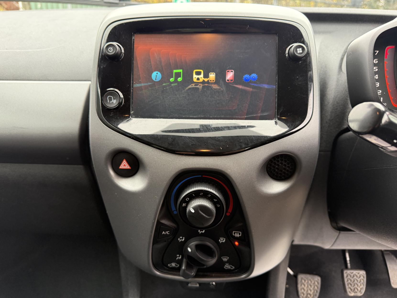 Toyota AYGO 1.0 VVT-i x-play Hatchback 5dr Petrol Manual Euro 6 (71 ps)