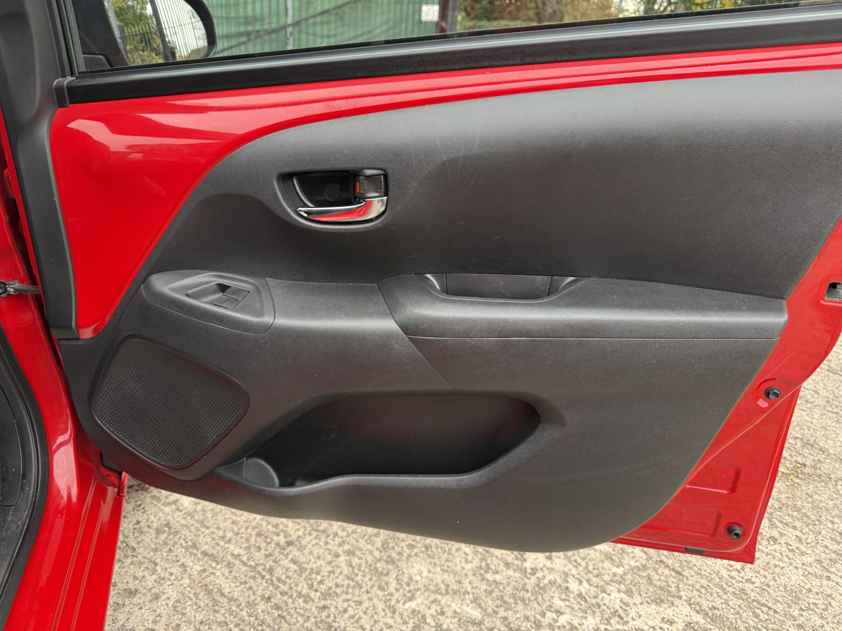 Toyota AYGO 1.0 VVT-i x-play Hatchback 5dr Petrol Manual Euro 6 (71 ps)