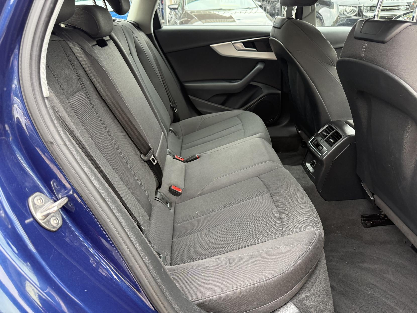 Audi A4 Avant 2.0 TDI ultra Sport Estate 5dr Diesel S Tronic Euro 6 (s/s) (190 ps)