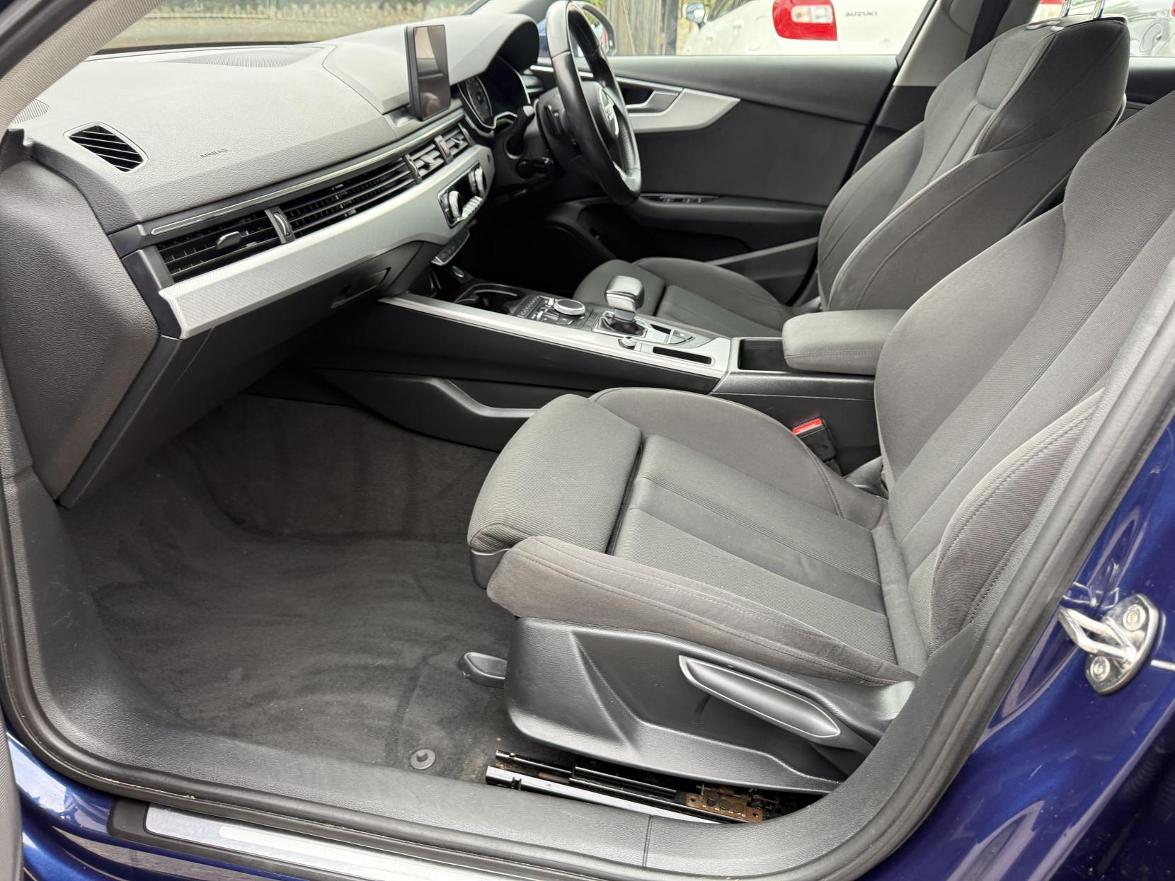 Audi A4 Avant 2.0 TDI ultra Sport Estate 5dr Diesel S Tronic Euro 6 (s/s) (190 ps)