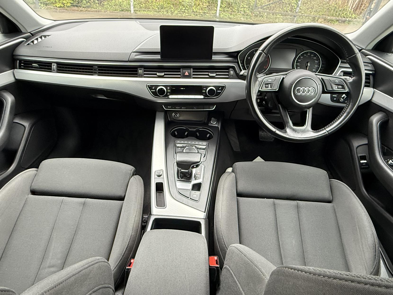 Audi A4 Avant 2.0 TDI ultra Sport Estate 5dr Diesel S Tronic Euro 6 (s/s) (190 ps)