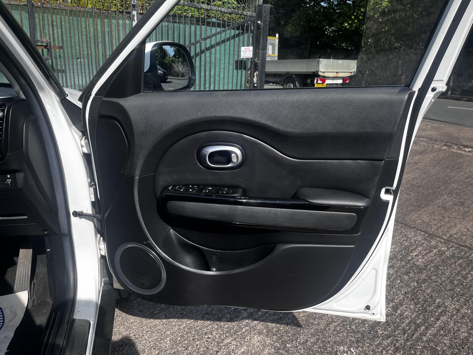 Kia Soul 1.6 GDi Connect SUV 5dr Petrol Manual Euro 6 (130 bhp)