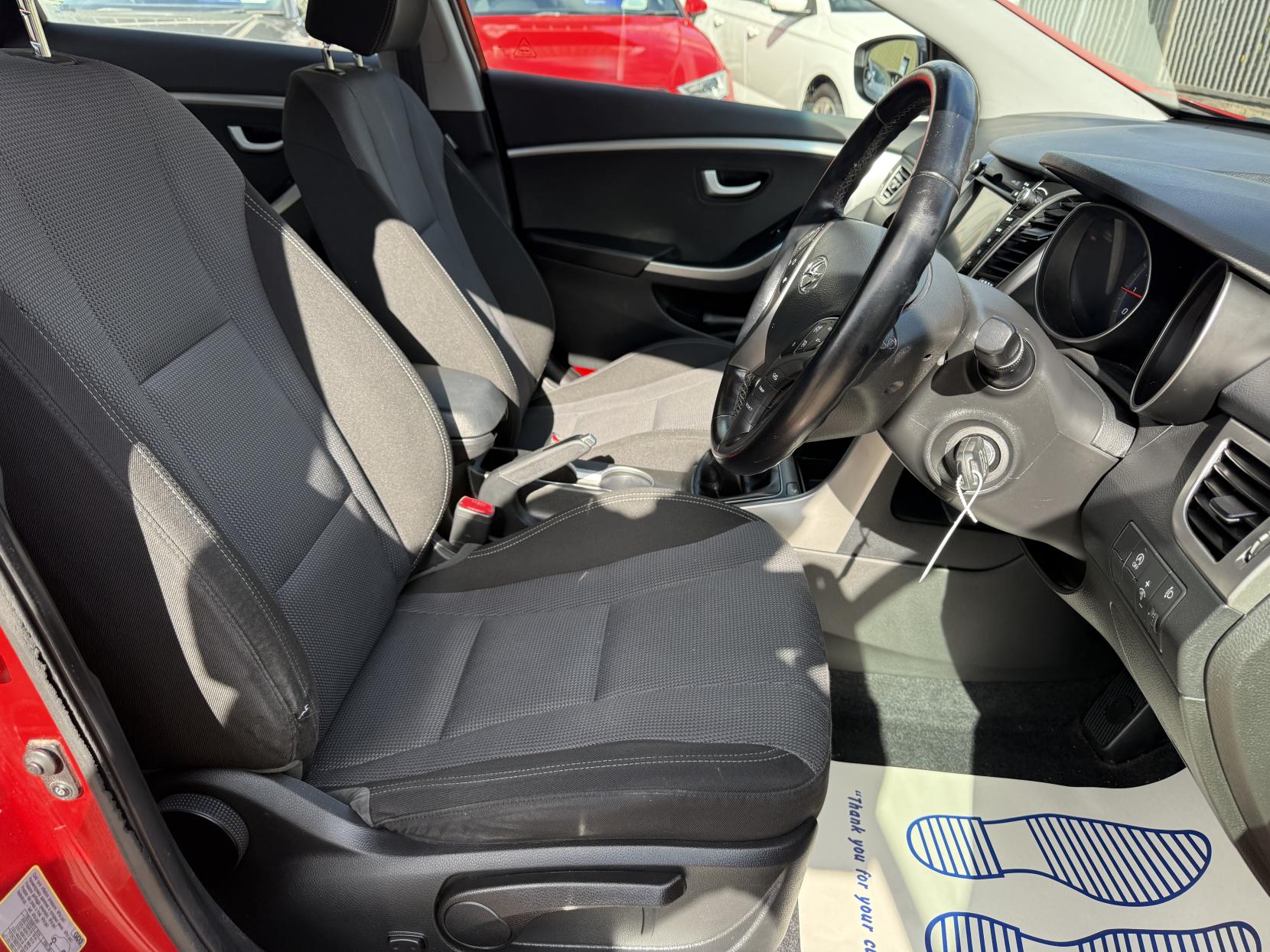Hyundai i30 1.4 Blue Drive SE Nav Hatchback 5dr Petrol Manual Euro 6 (s/s) (100 ps)