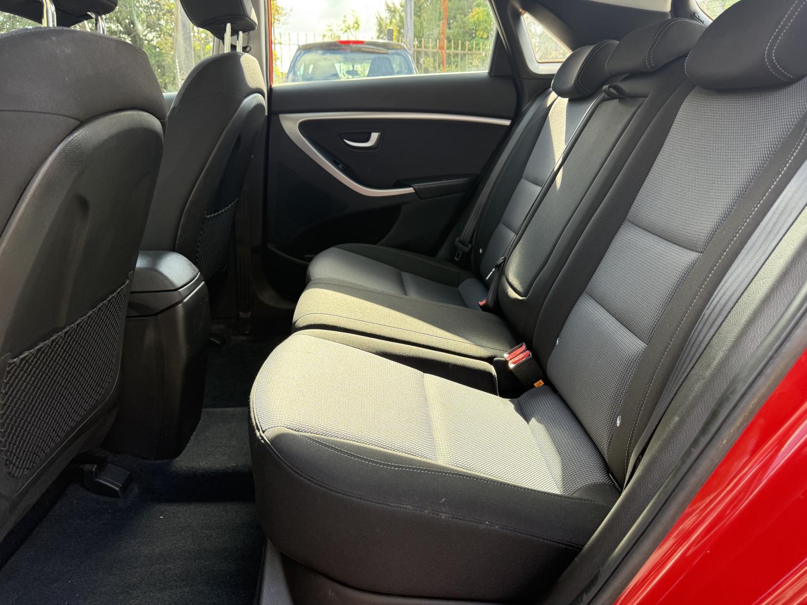 Hyundai i30 1.4 Blue Drive SE Nav Hatchback 5dr Petrol Manual Euro 6 (s/s) (100 ps)