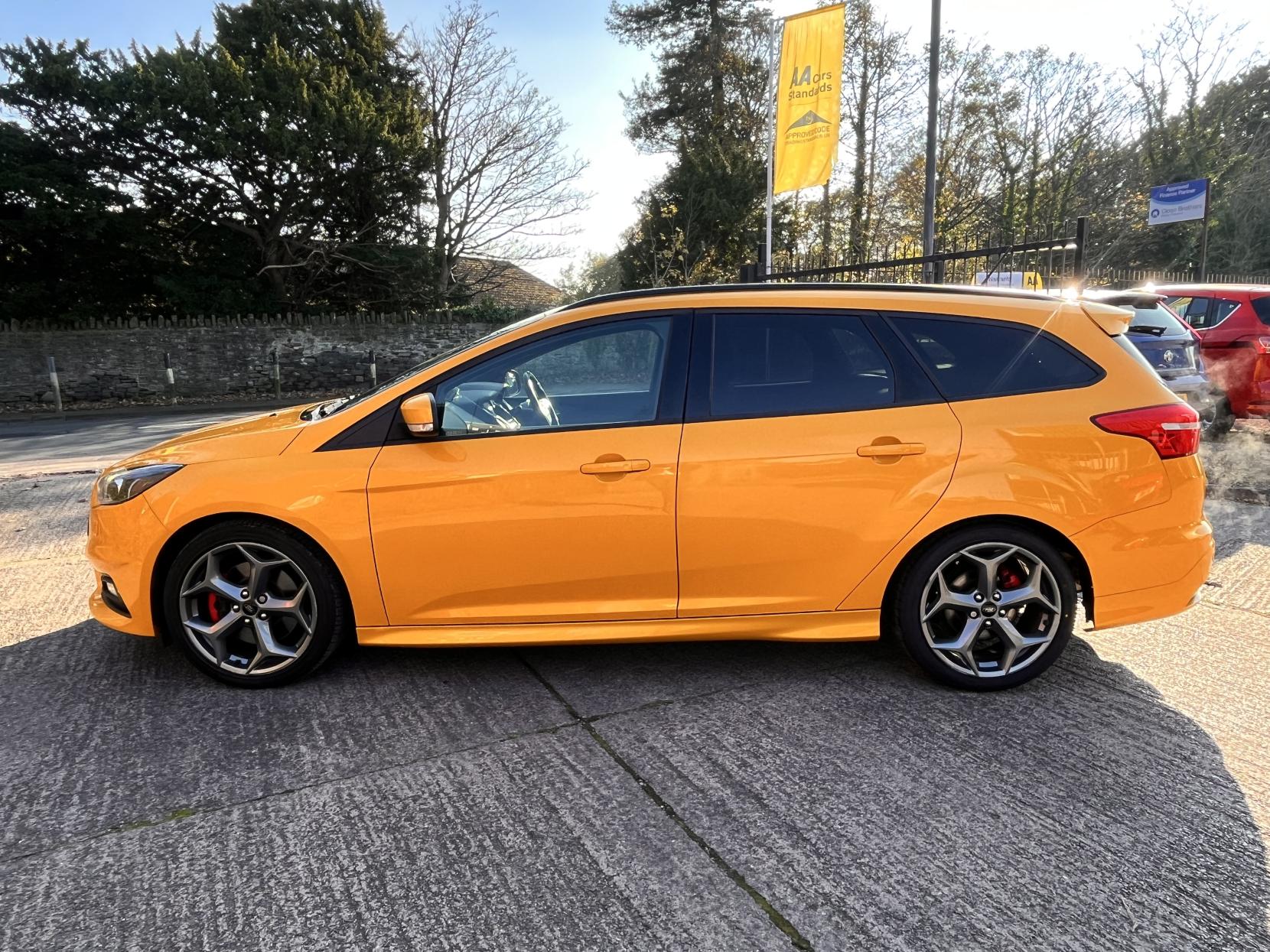 Ford Focus 2.0T EcoBoost ST-3 Estate 5dr Petrol Manual Euro 6 (s/s) (250 ps)