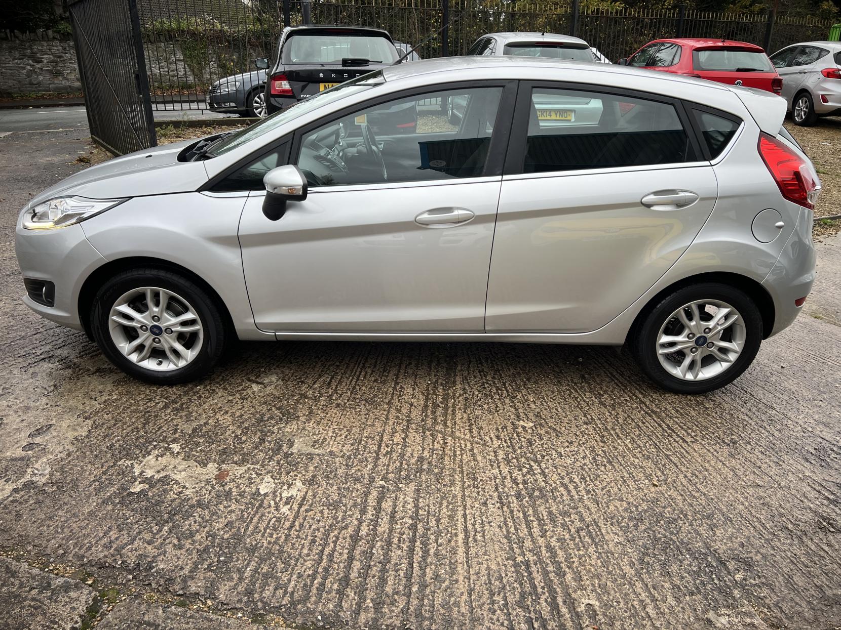 Ford Fiesta 1.25 Zetec Hatchback 5dr Petrol Manual Euro 6 (82 ps)