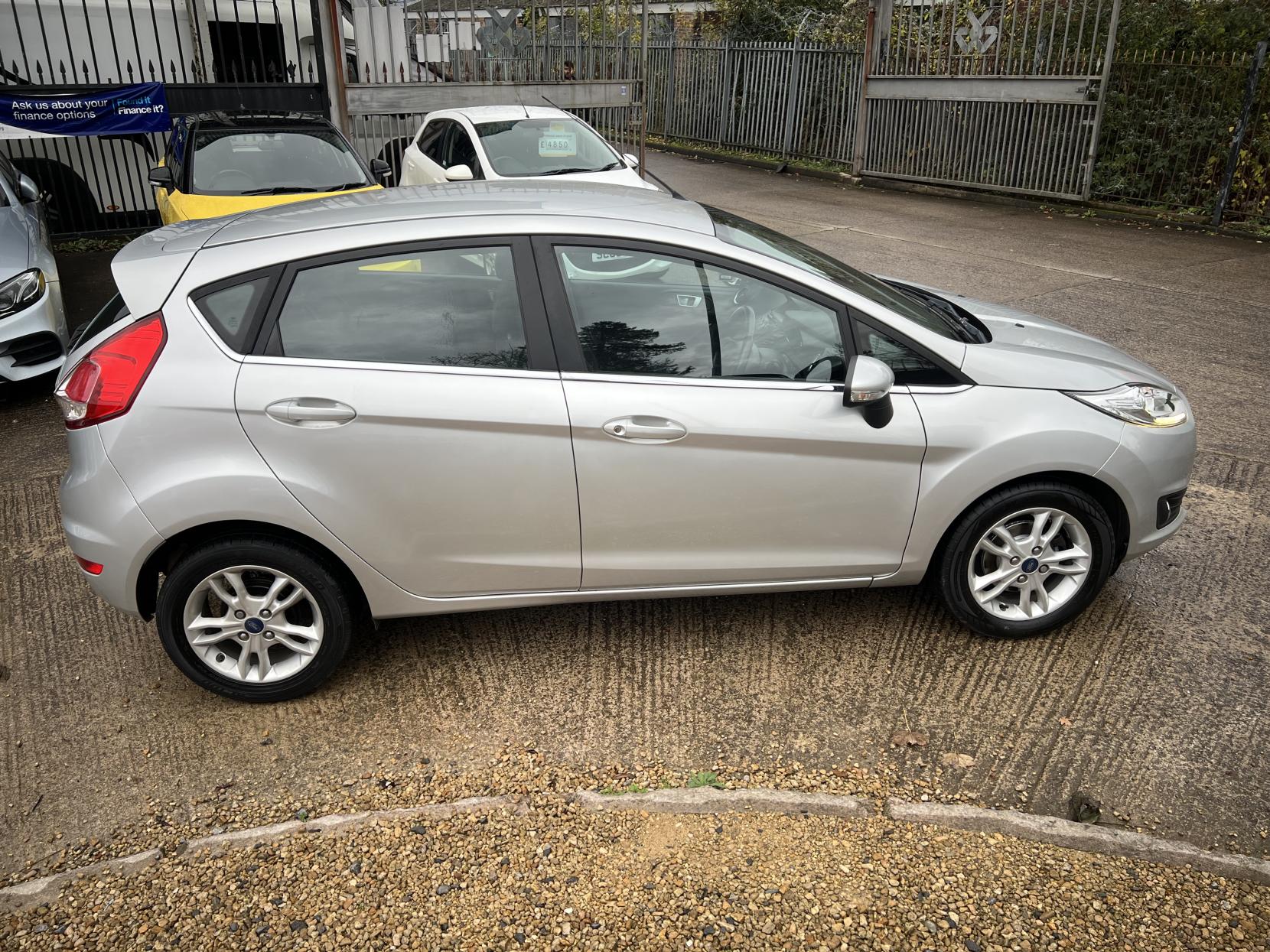 Ford Fiesta 1.25 Zetec Hatchback 5dr Petrol Manual Euro 6 (82 ps)
