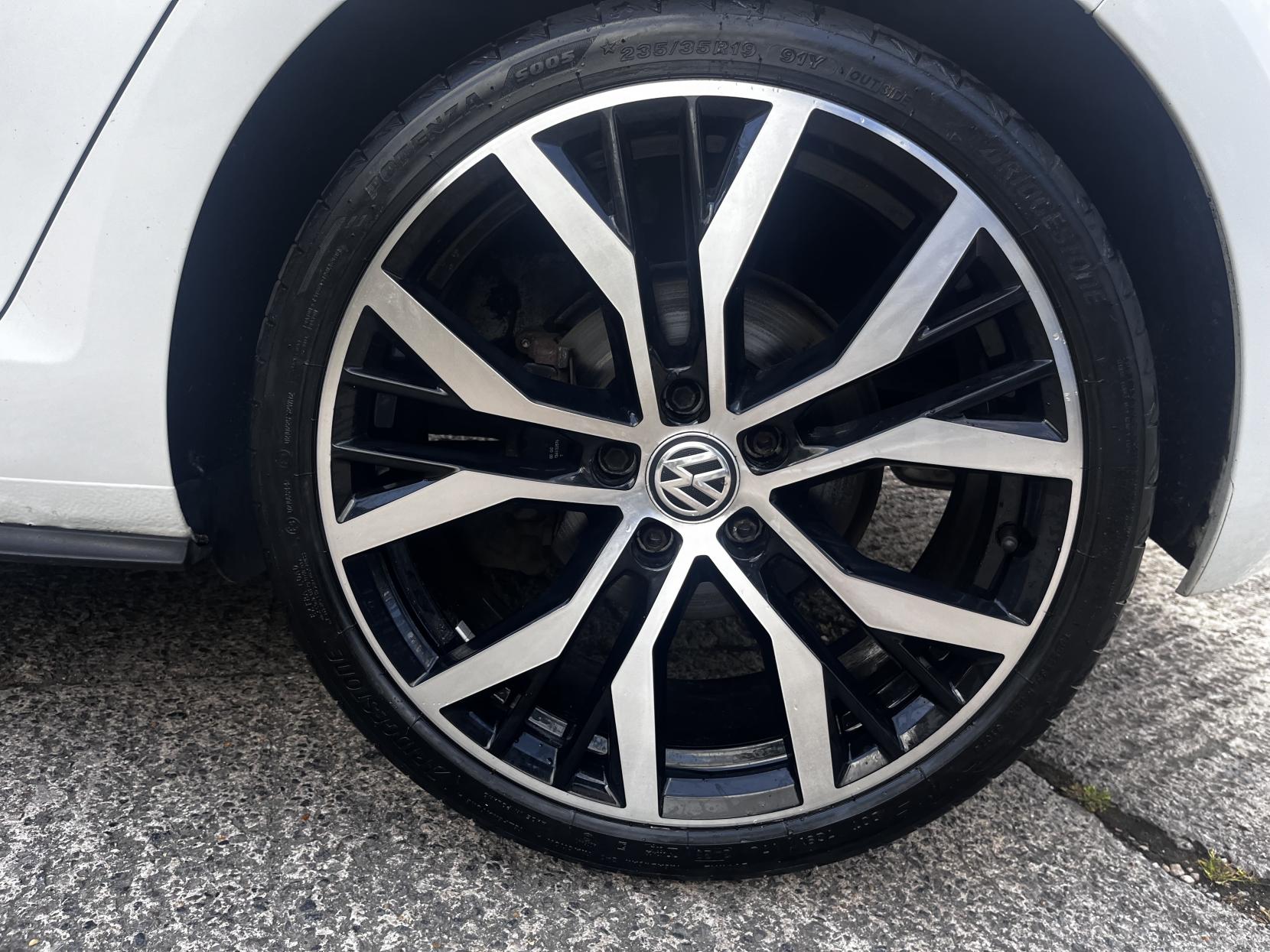 Volkswagen Golf 2.0 TDI BlueMotion Tech GTD Hatchback 5dr Diesel DSG Euro 6 (s/s) (184 ps)
