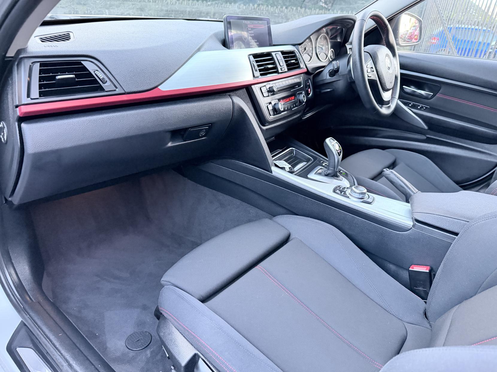 BMW 3 Series 2.0 320d Sport Touring 5dr Diesel Auto Euro 5 (s/s) (184 ps)