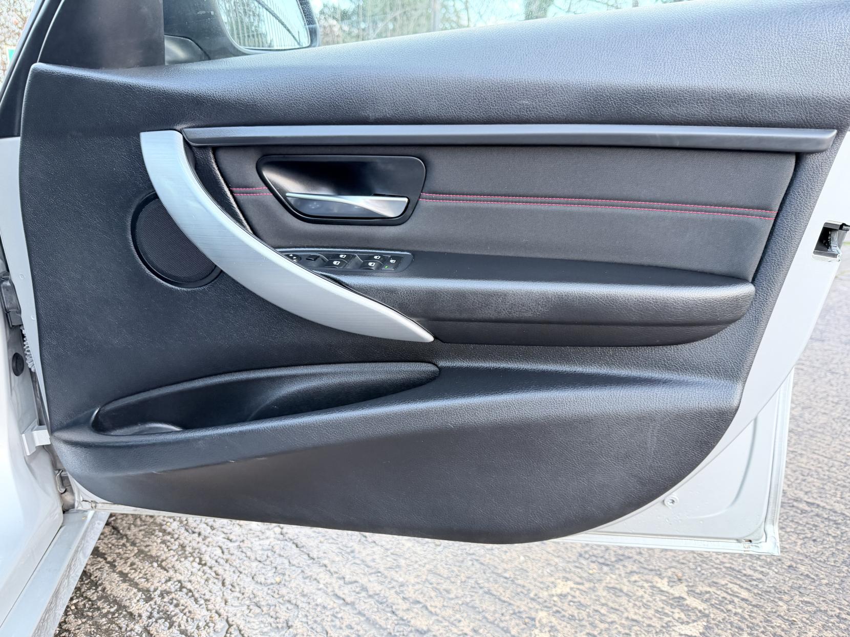 BMW 3 Series 2.0 320d Sport Touring 5dr Diesel Auto Euro 5 (s/s) (184 ps)