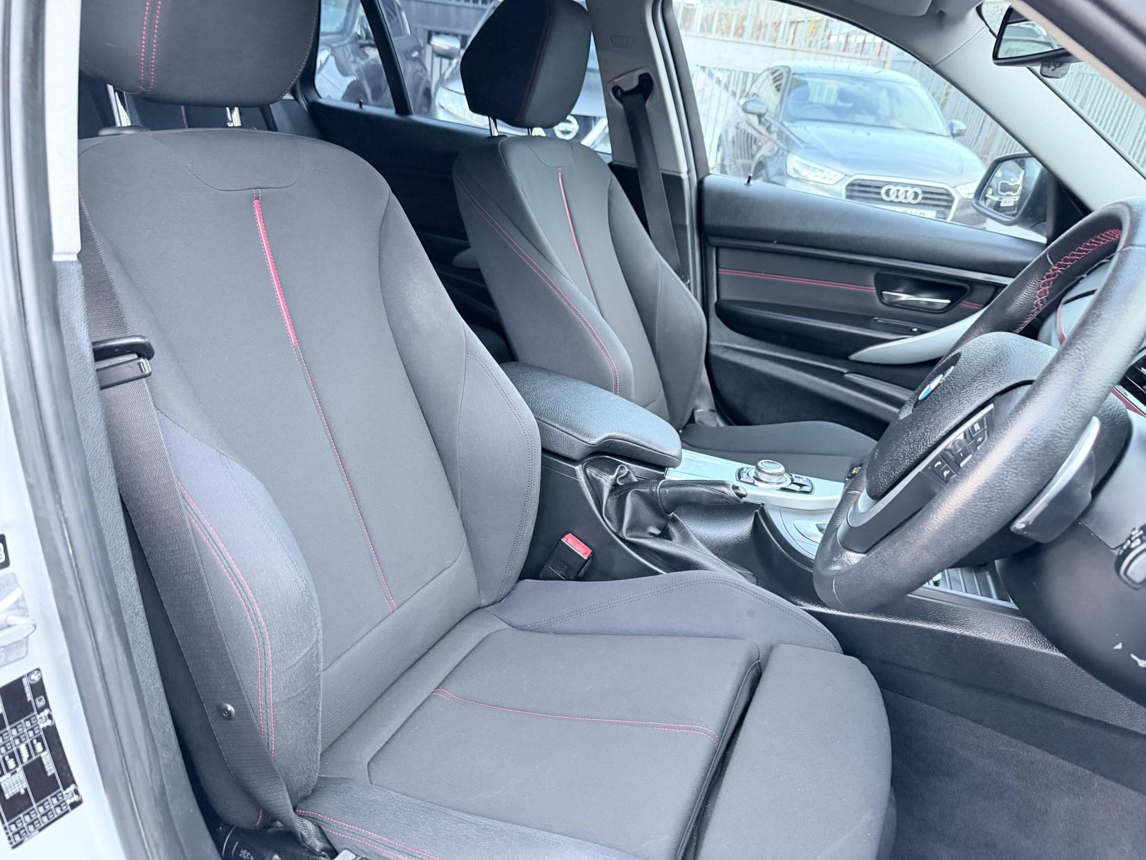 BMW 3 Series 2.0 320d Sport Touring 5dr Diesel Auto Euro 5 (s/s) (184 ps)