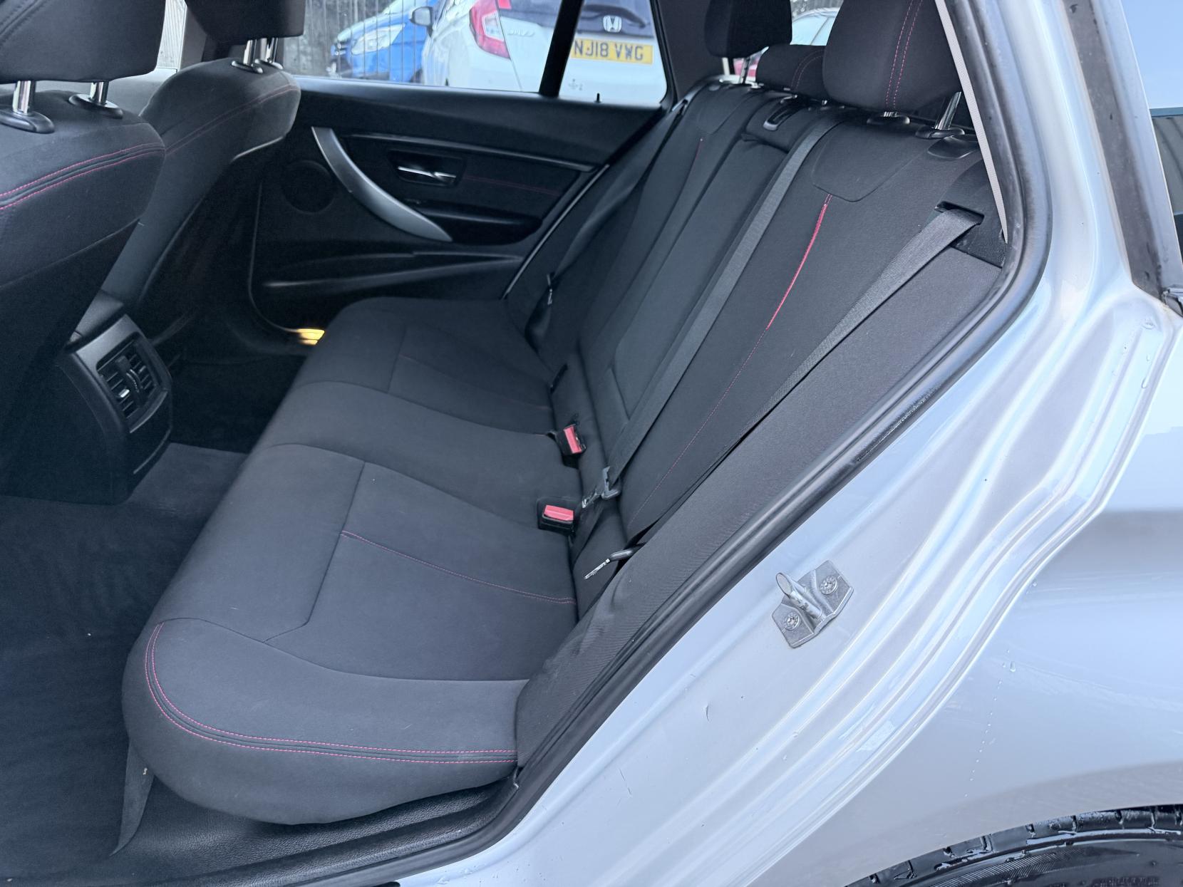 BMW 3 Series 2.0 320d Sport Touring 5dr Diesel Auto Euro 5 (s/s) (184 ps)