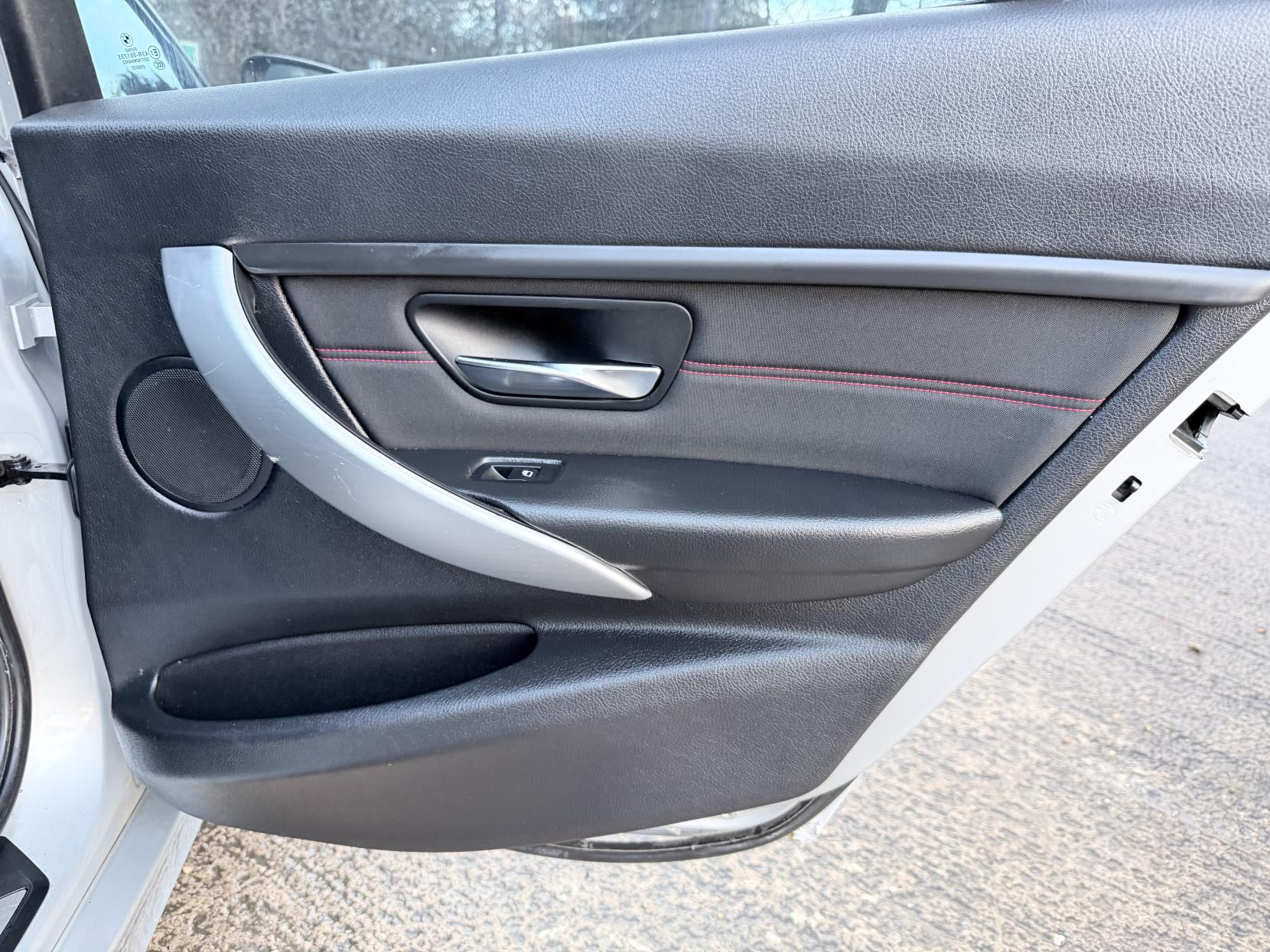 BMW 3 Series 2.0 320d Sport Touring 5dr Diesel Auto Euro 5 (s/s) (184 ps)