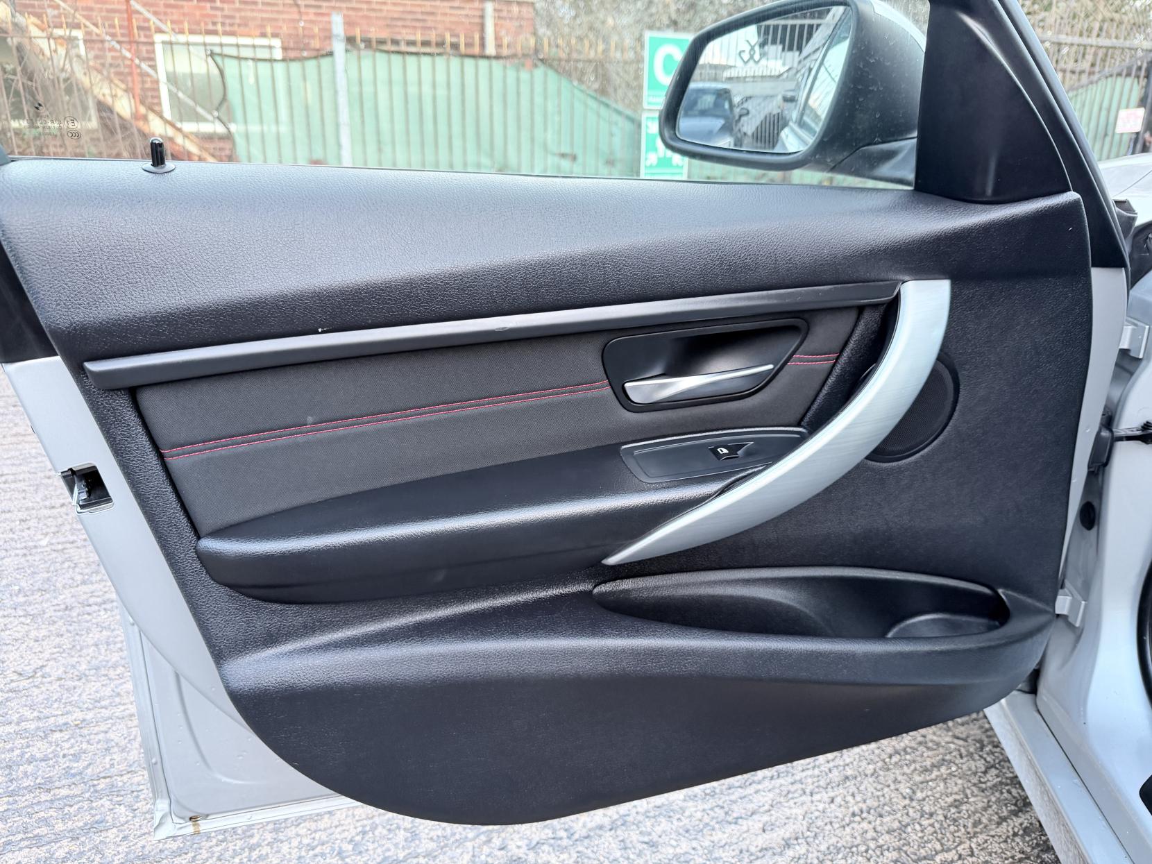 BMW 3 Series 2.0 320d Sport Touring 5dr Diesel Auto Euro 5 (s/s) (184 ps)