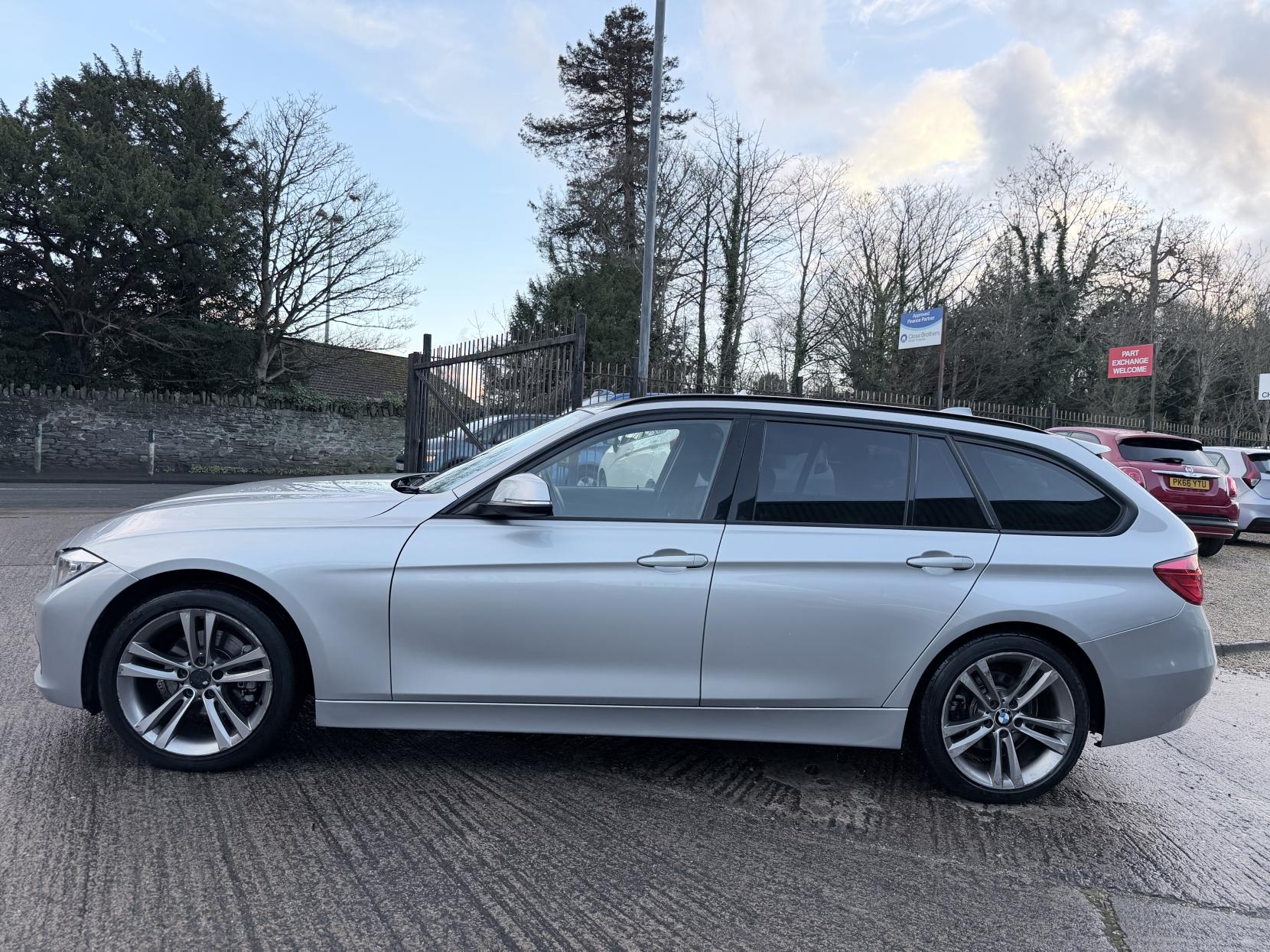 BMW 3 Series 2.0 320d Sport Touring 5dr Diesel Auto Euro 5 (s/s) (184 ps)