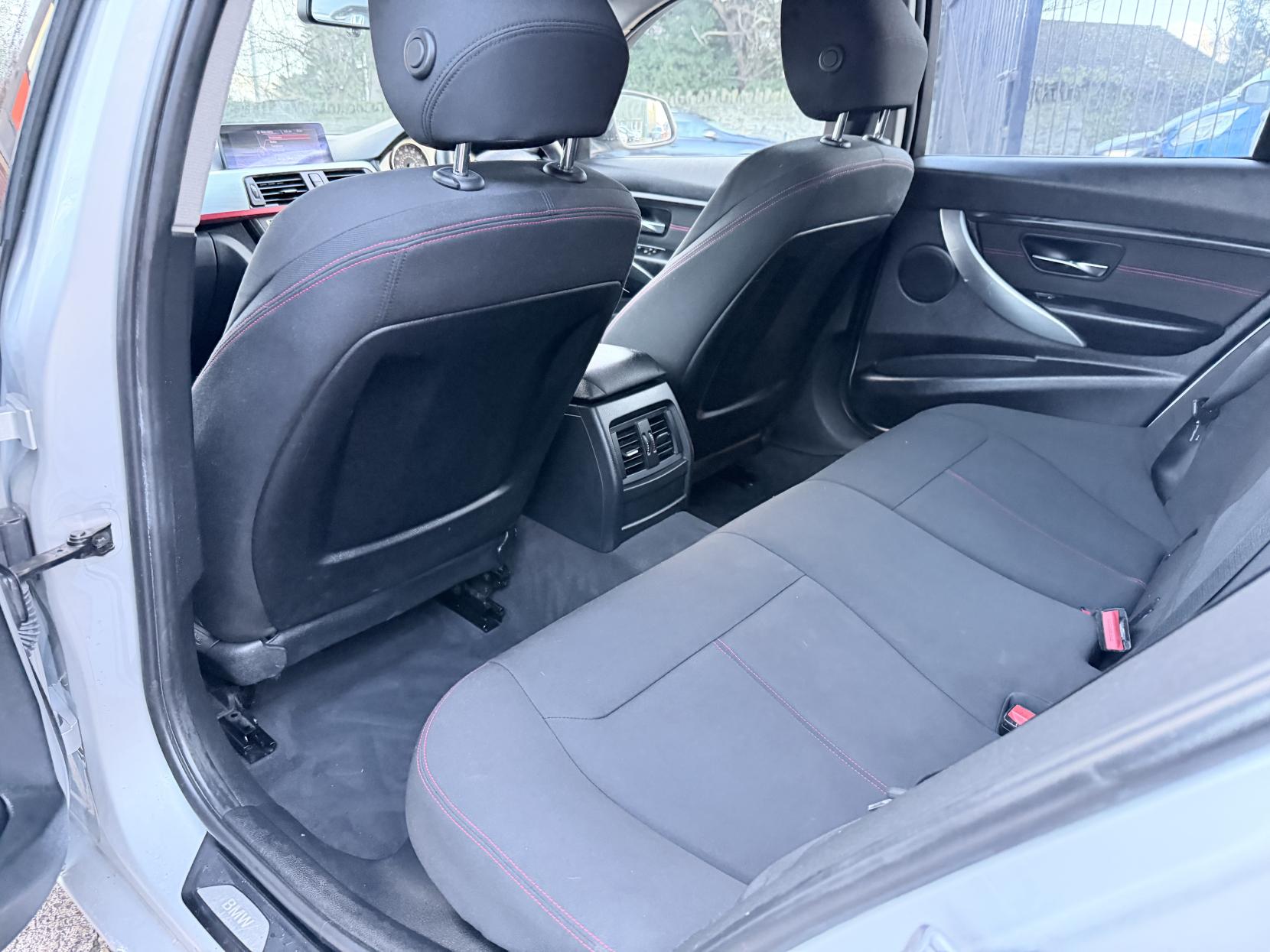 BMW 3 Series 2.0 320d Sport Touring 5dr Diesel Auto Euro 5 (s/s) (184 ps)