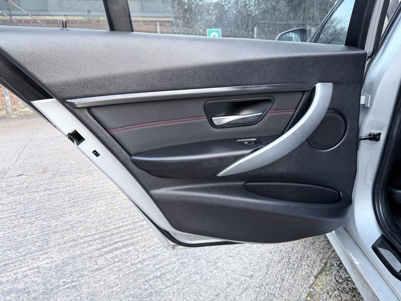 BMW 3 Series 2.0 320d Sport Touring 5dr Diesel Auto Euro 5 (s/s) (184 ps)