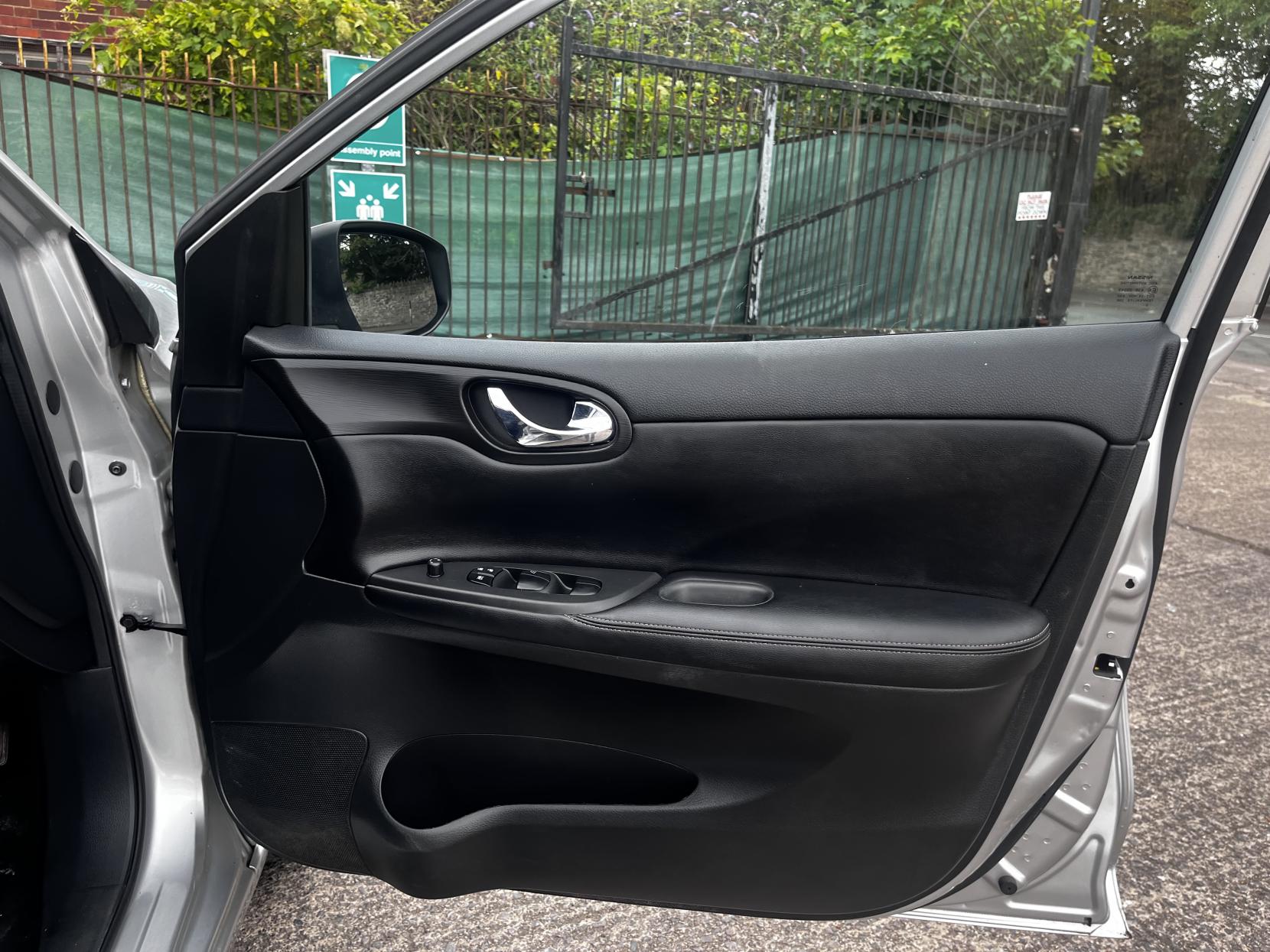Nissan Pulsar 1.2 DIG-T N-Connecta Hatchback 5dr Petrol Manual Euro 6 (s/s) (115 ps)