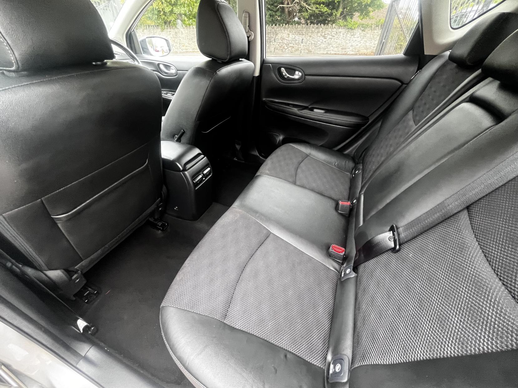 Nissan Pulsar 1.2 DIG-T N-Connecta Hatchback 5dr Petrol Manual Euro 6 (s/s) (115 ps)