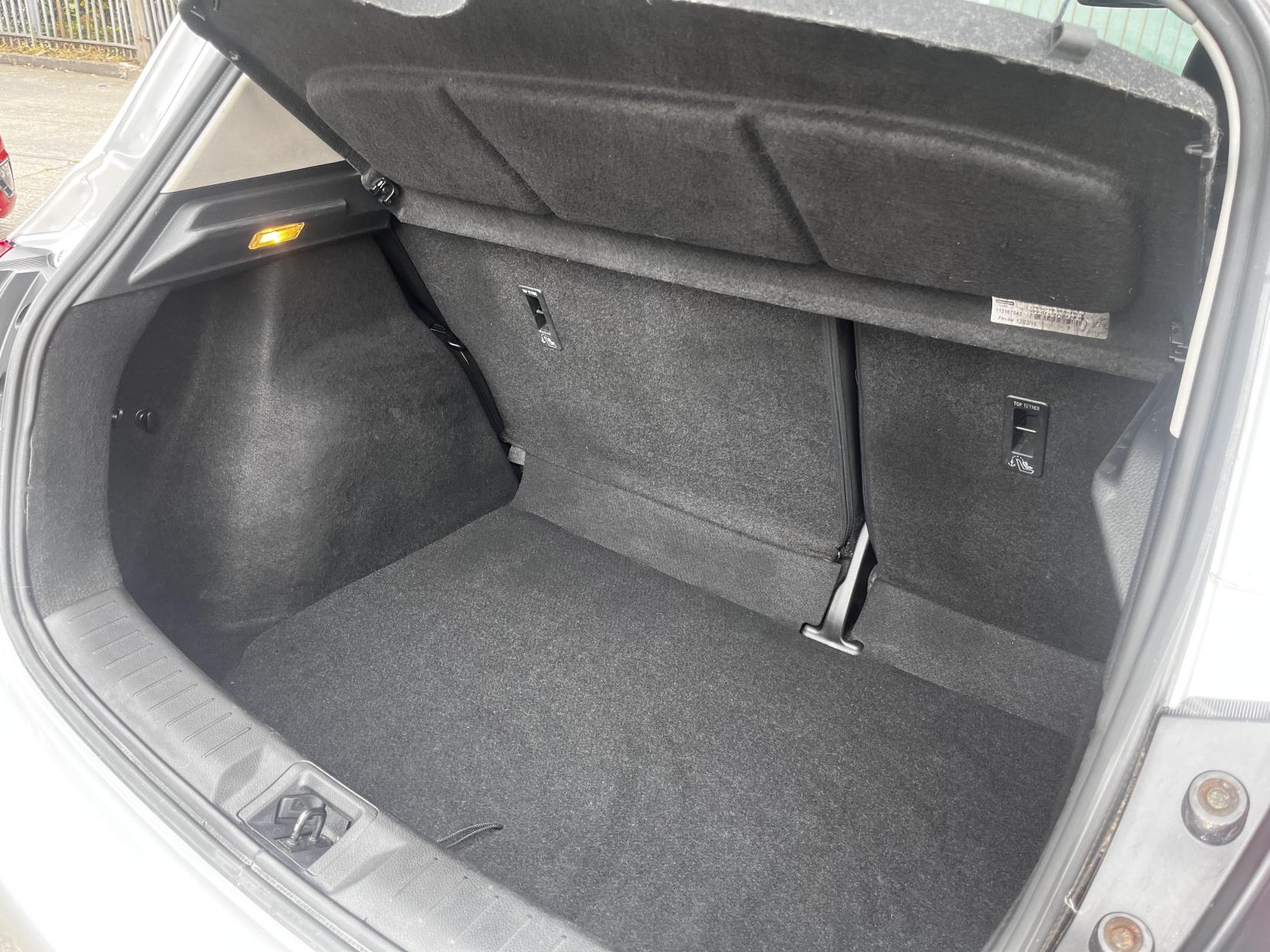 Nissan Pulsar 1.2 DIG-T N-Connecta Hatchback 5dr Petrol Manual Euro 6 (s/s) (115 ps)